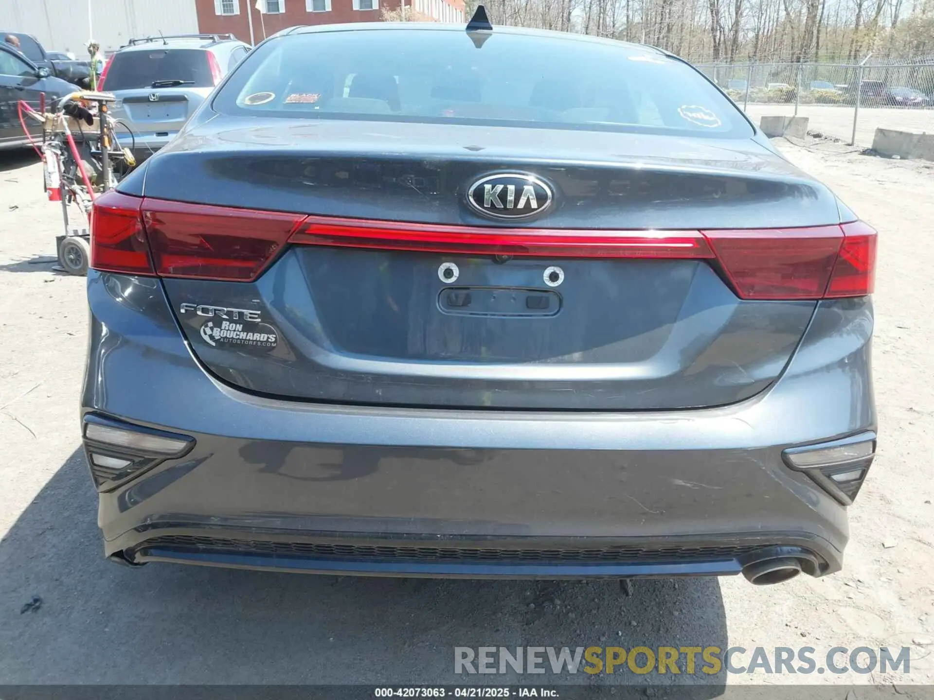 16 Photograph of a damaged car 3KPF24AD4KE081480 KIA FORTE 2019