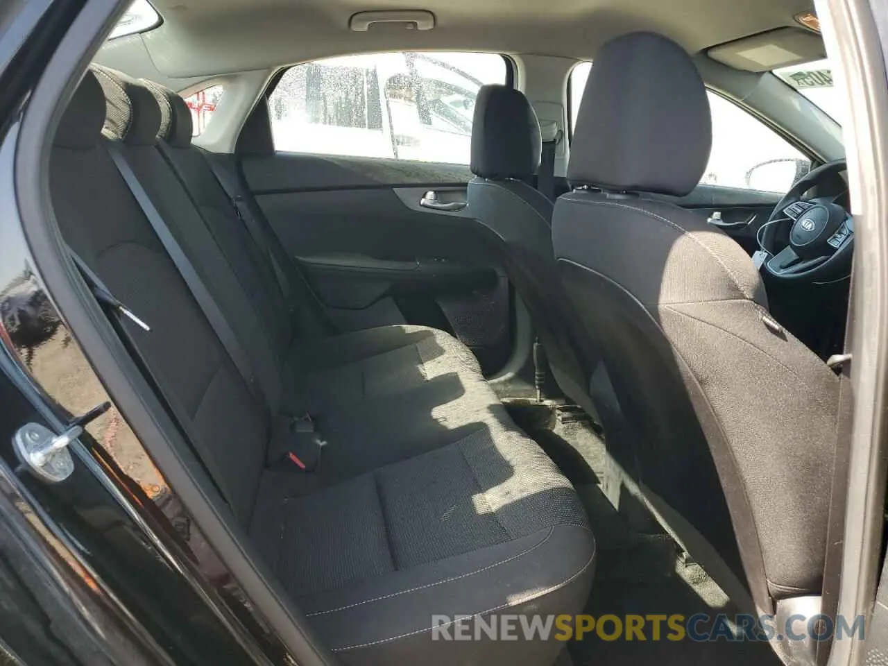 10 Photograph of a damaged car 3KPF24AD4KE094469 KIA FORTE 2019
