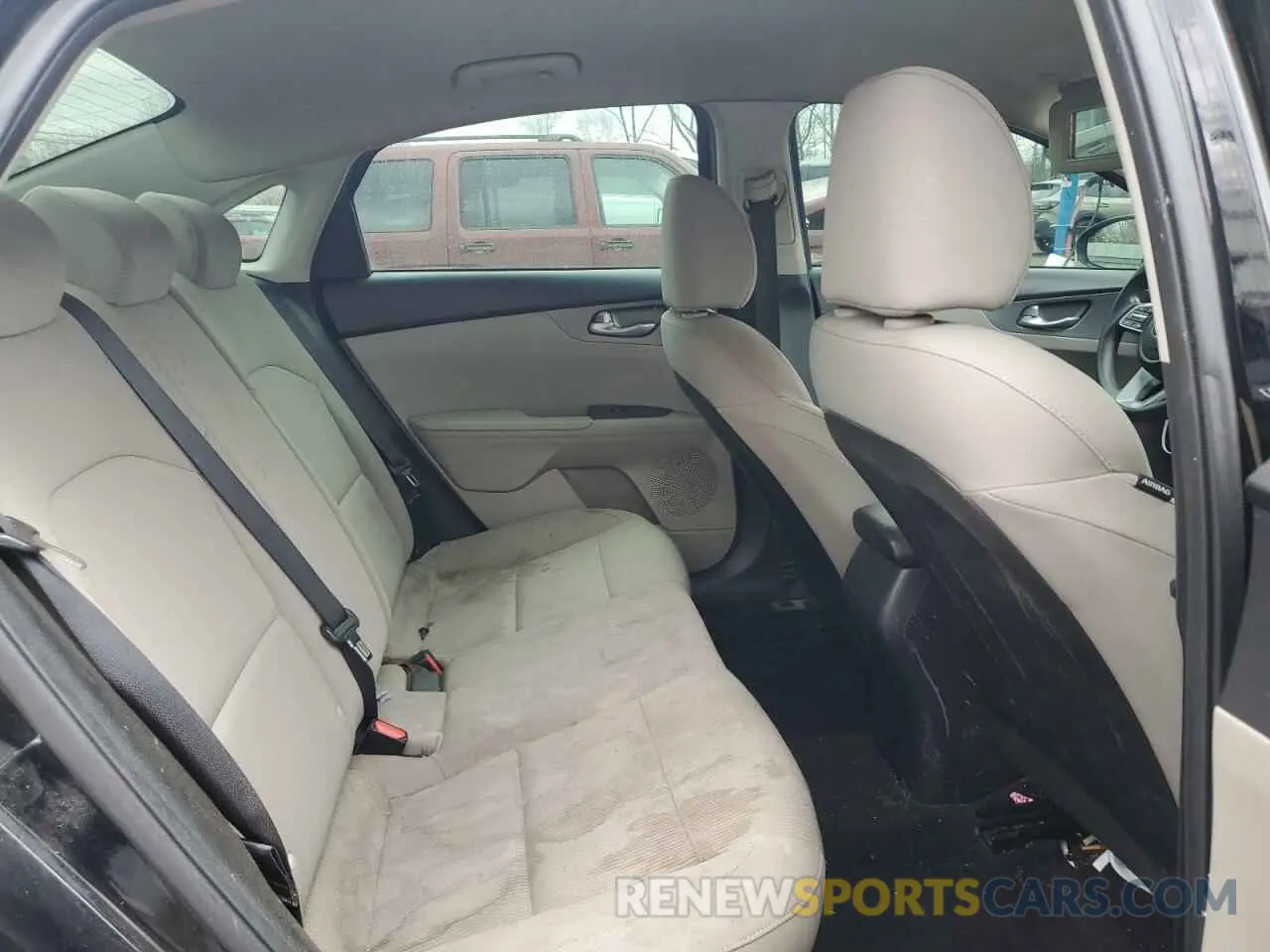 10 Photograph of a damaged car 3KPF24AD4KE102635 KIA FORTE 2019