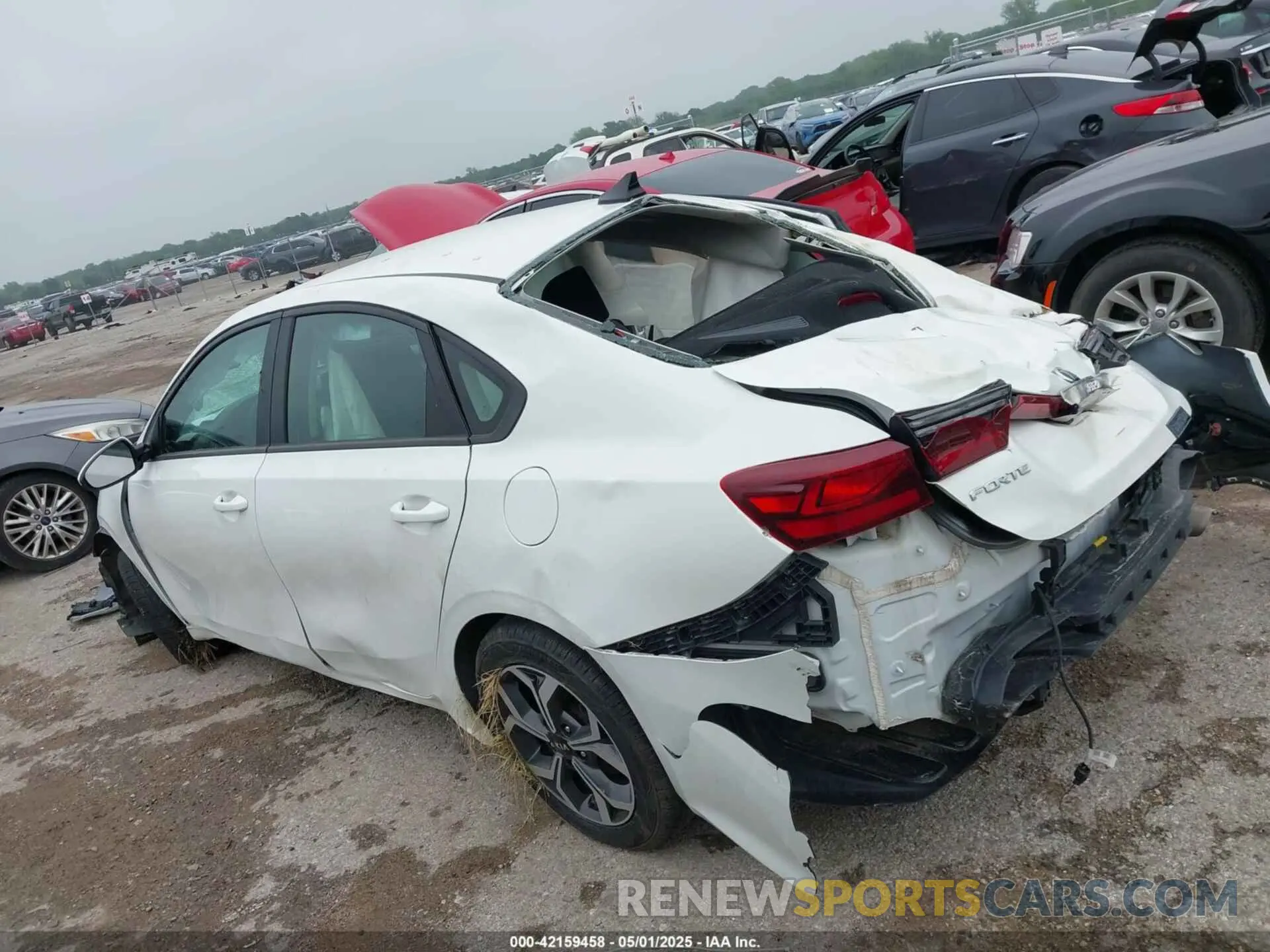 3 Photograph of a damaged car 3KPF24AD4KE108466 KIA FORTE 2019