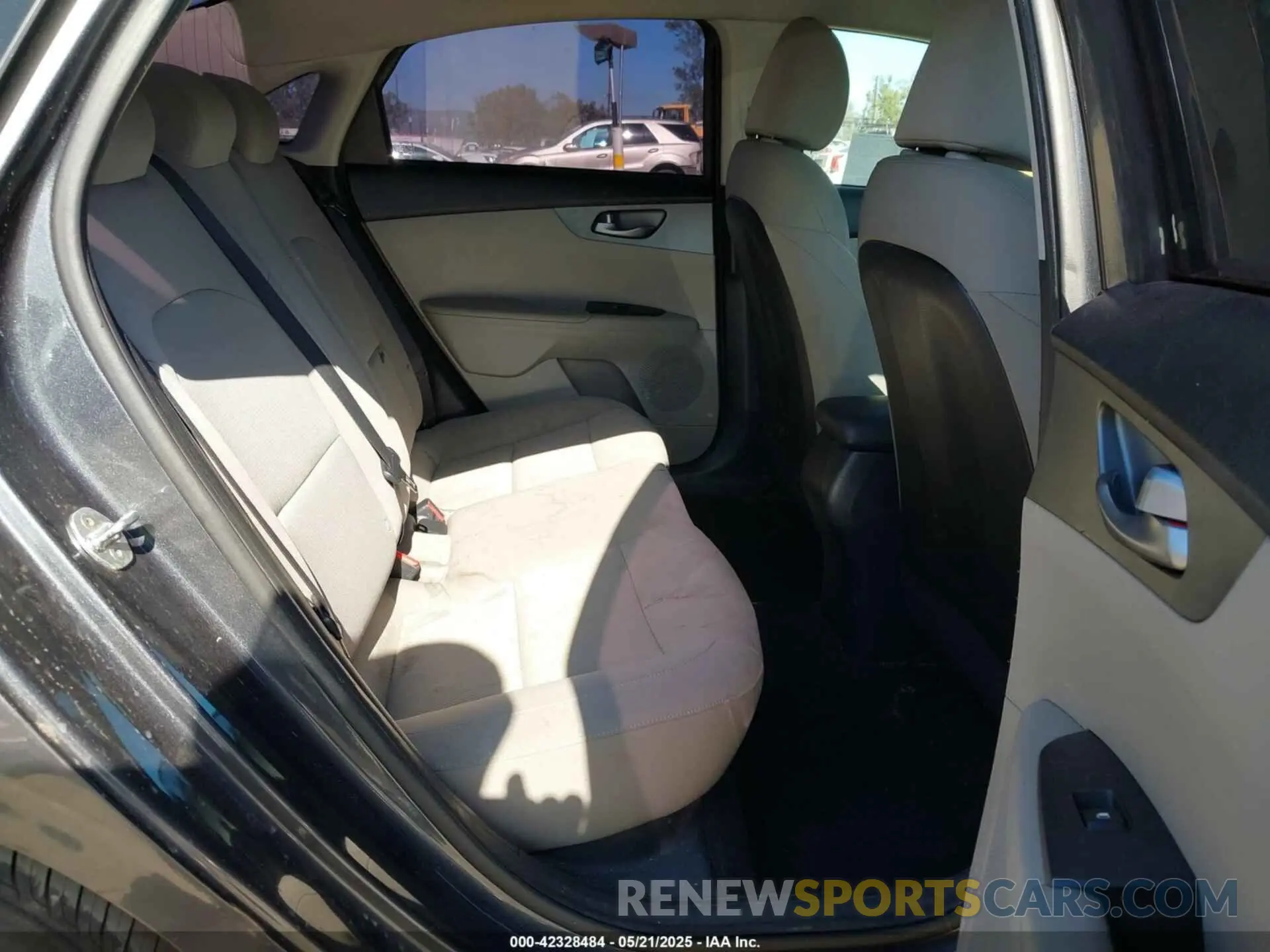 8 Photograph of a damaged car 3KPF24AD4KE108662 KIA FORTE 2019
