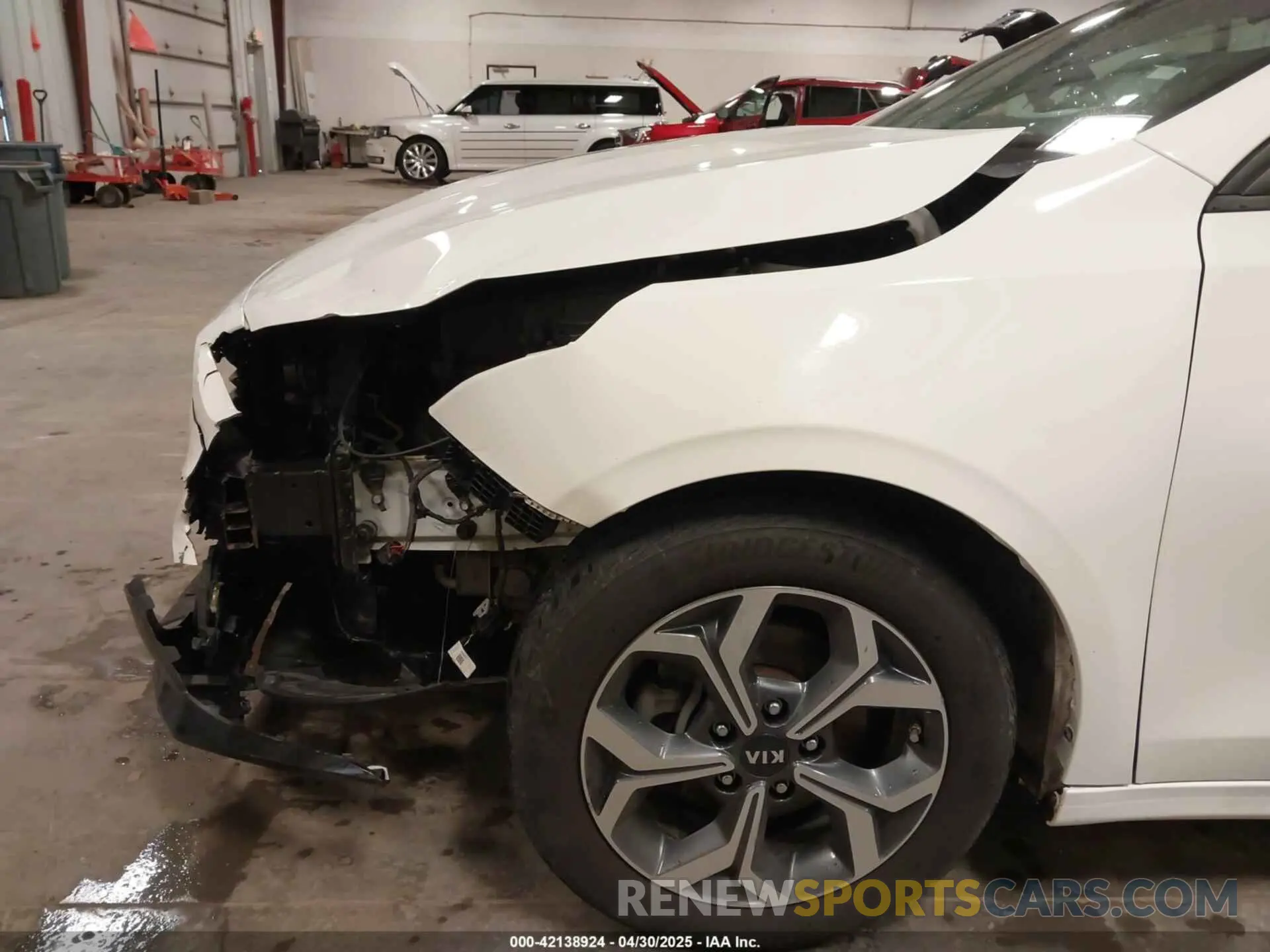 6 Photograph of a damaged car 3KPF24AD4KE115000 KIA FORTE 2019