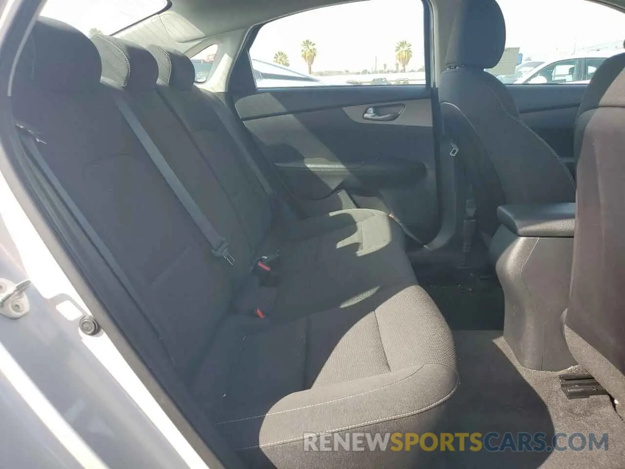 10 Photograph of a damaged car 3KPF24AD4KE118611 KIA FORTE 2019