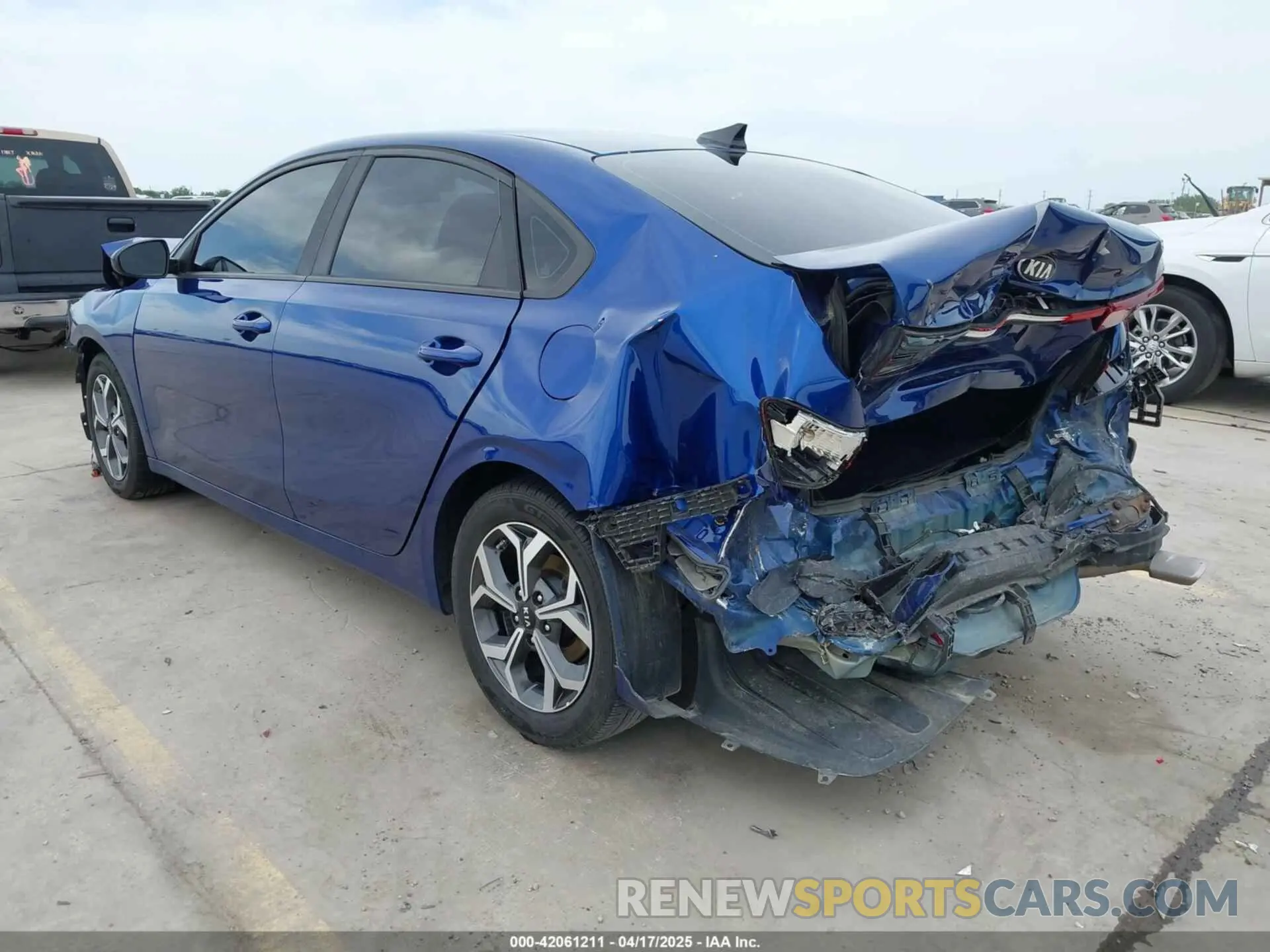 3 Photograph of a damaged car 3KPF24AD4KE135618 KIA FORTE 2019