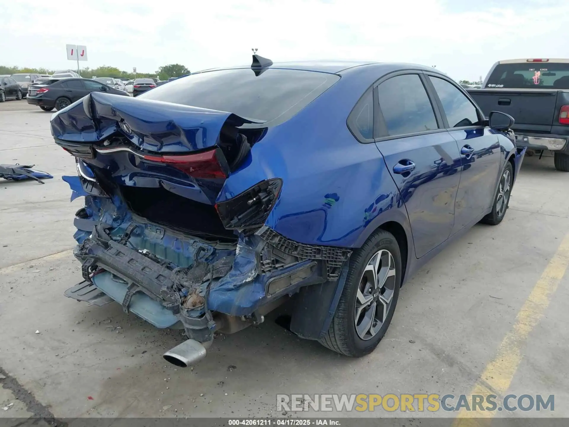 4 Photograph of a damaged car 3KPF24AD4KE135618 KIA FORTE 2019