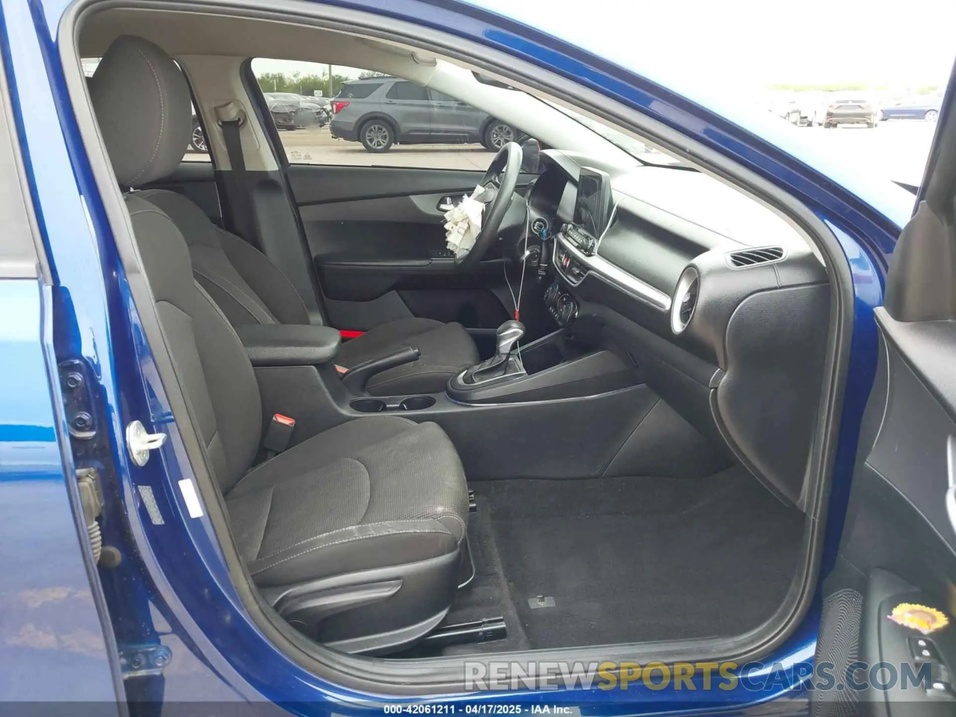 5 Photograph of a damaged car 3KPF24AD4KE135618 KIA FORTE 2019