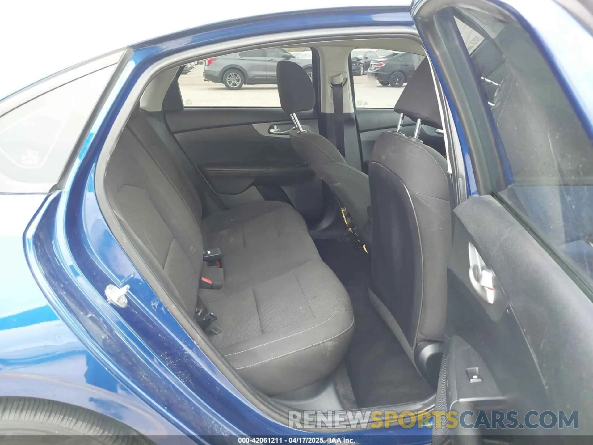 8 Photograph of a damaged car 3KPF24AD4KE135618 KIA FORTE 2019
