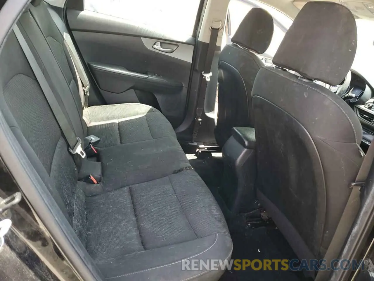 10 Photograph of a damaged car 3KPF24AD4KE138888 KIA FORTE 2019