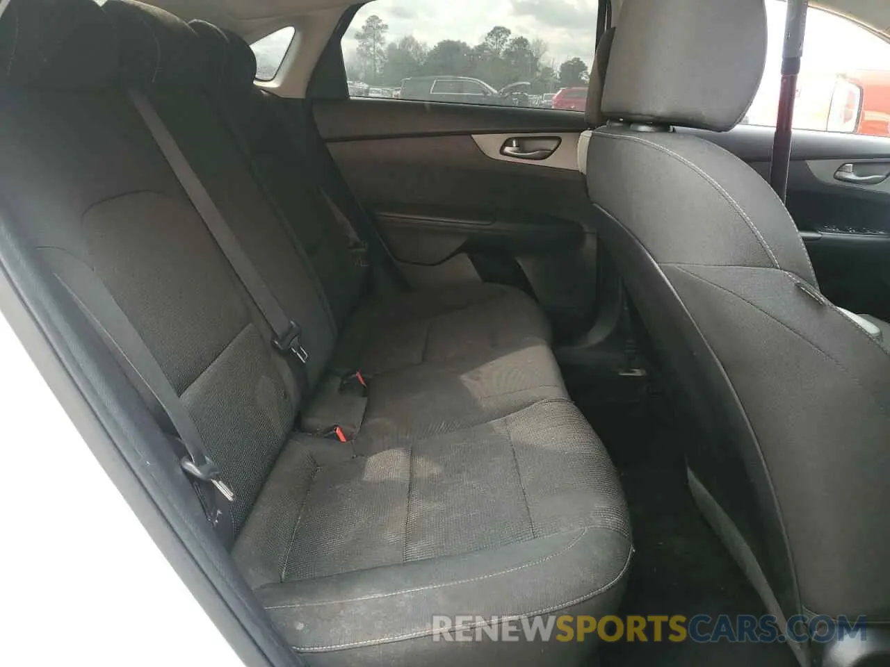 10 Фотография поврежденного автомобиля 3KPF24AD5KE051369 KIA FORTE 2019