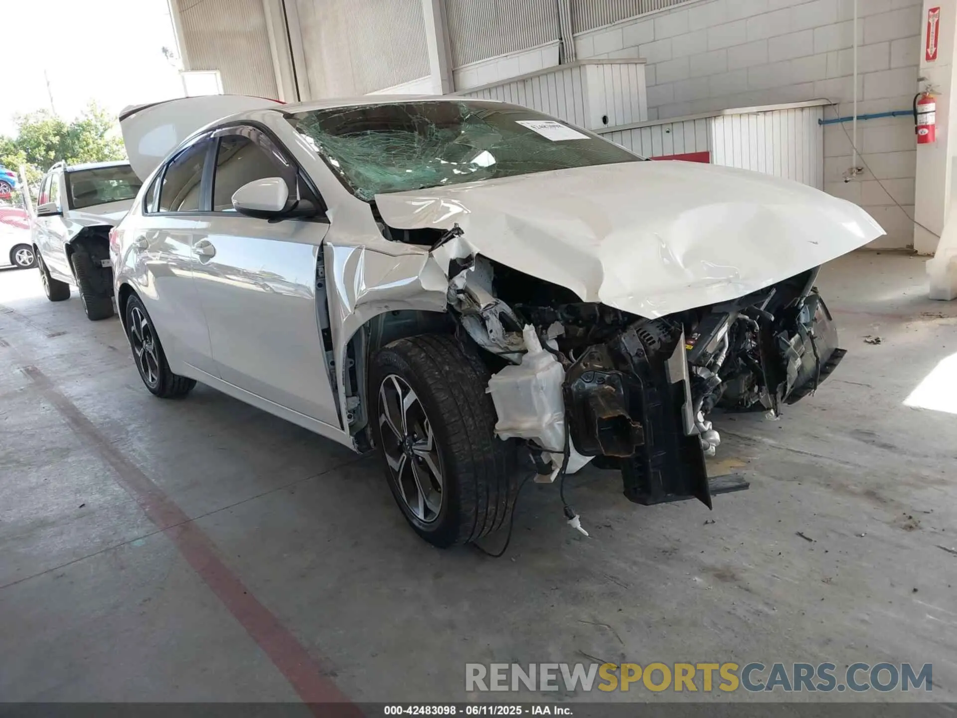 1 Photograph of a damaged car 3KPF24AD5KE058905 KIA FORTE 2019