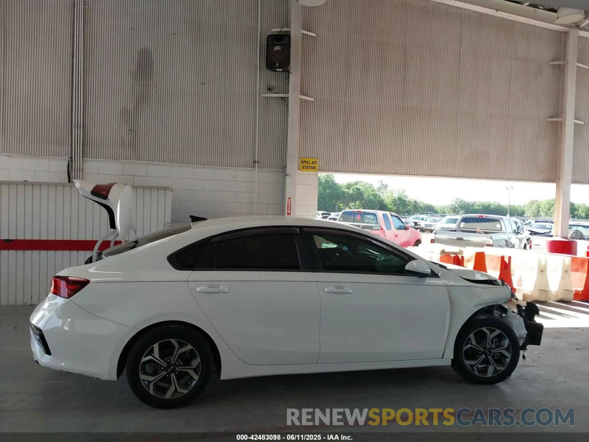 14 Photograph of a damaged car 3KPF24AD5KE058905 KIA FORTE 2019