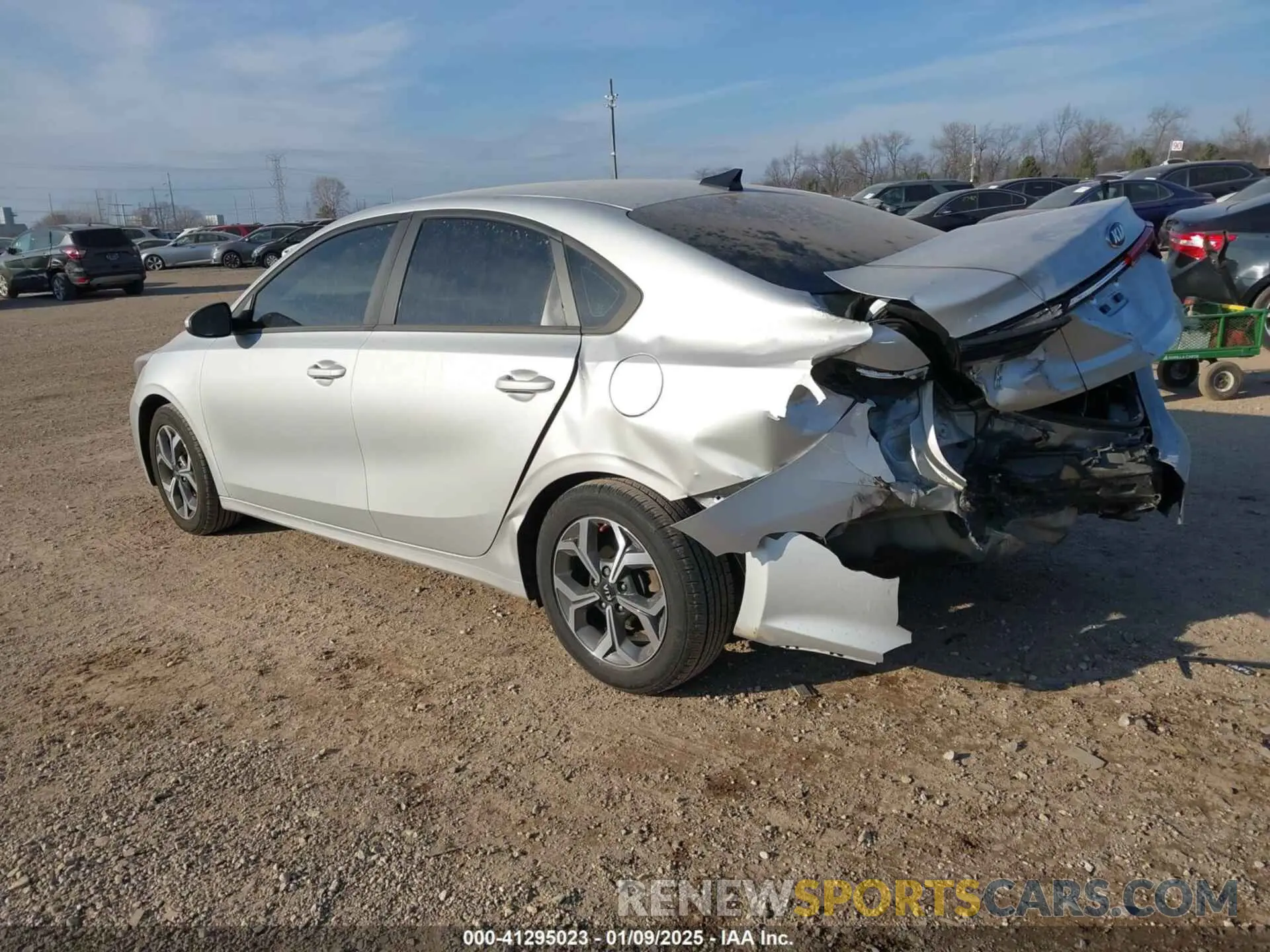 3 Фотография поврежденного автомобиля 3KPF24AD5KE060296 KIA FORTE 2019