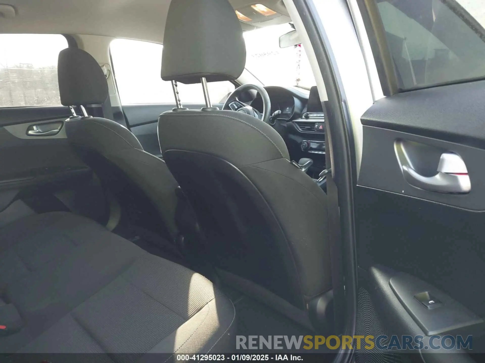 8 Фотография поврежденного автомобиля 3KPF24AD5KE060296 KIA FORTE 2019
