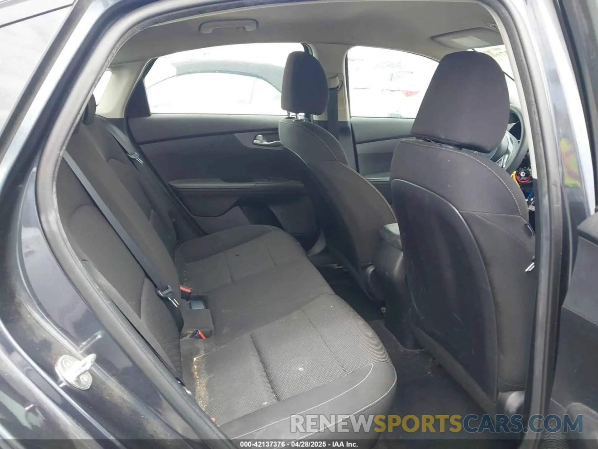 8 Photograph of a damaged car 3KPF24AD5KE074196 KIA FORTE 2019