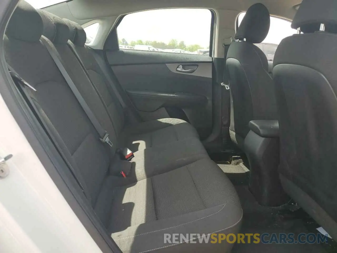 10 Photograph of a damaged car 3KPF24AD5KE111117 KIA FORTE 2019
