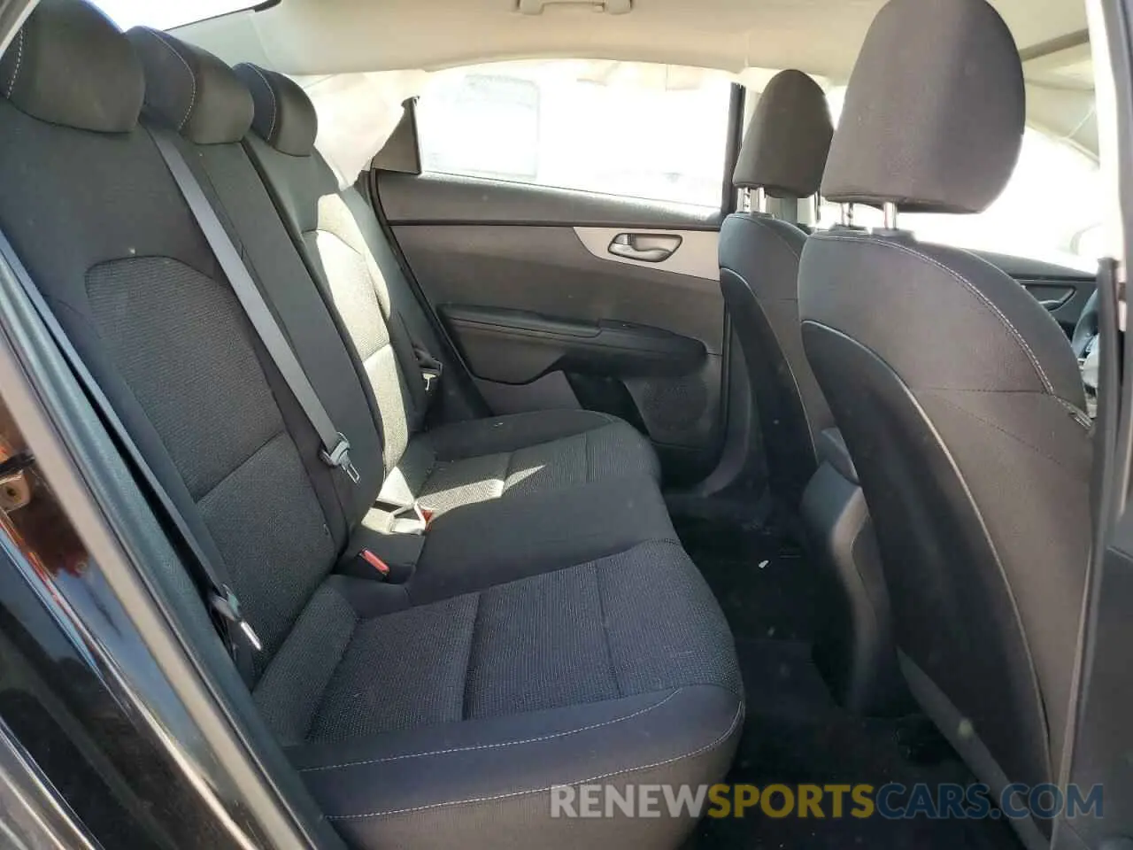 10 Photograph of a damaged car 3KPF24AD6KE013794 KIA FORTE 2019