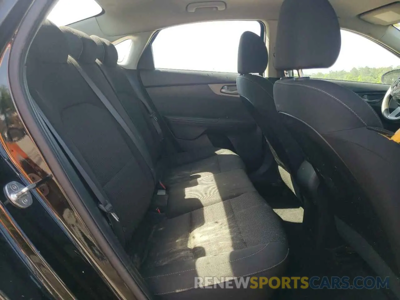 10 Photograph of a damaged car 3KPF24AD6KE013987 KIA FORTE 2019