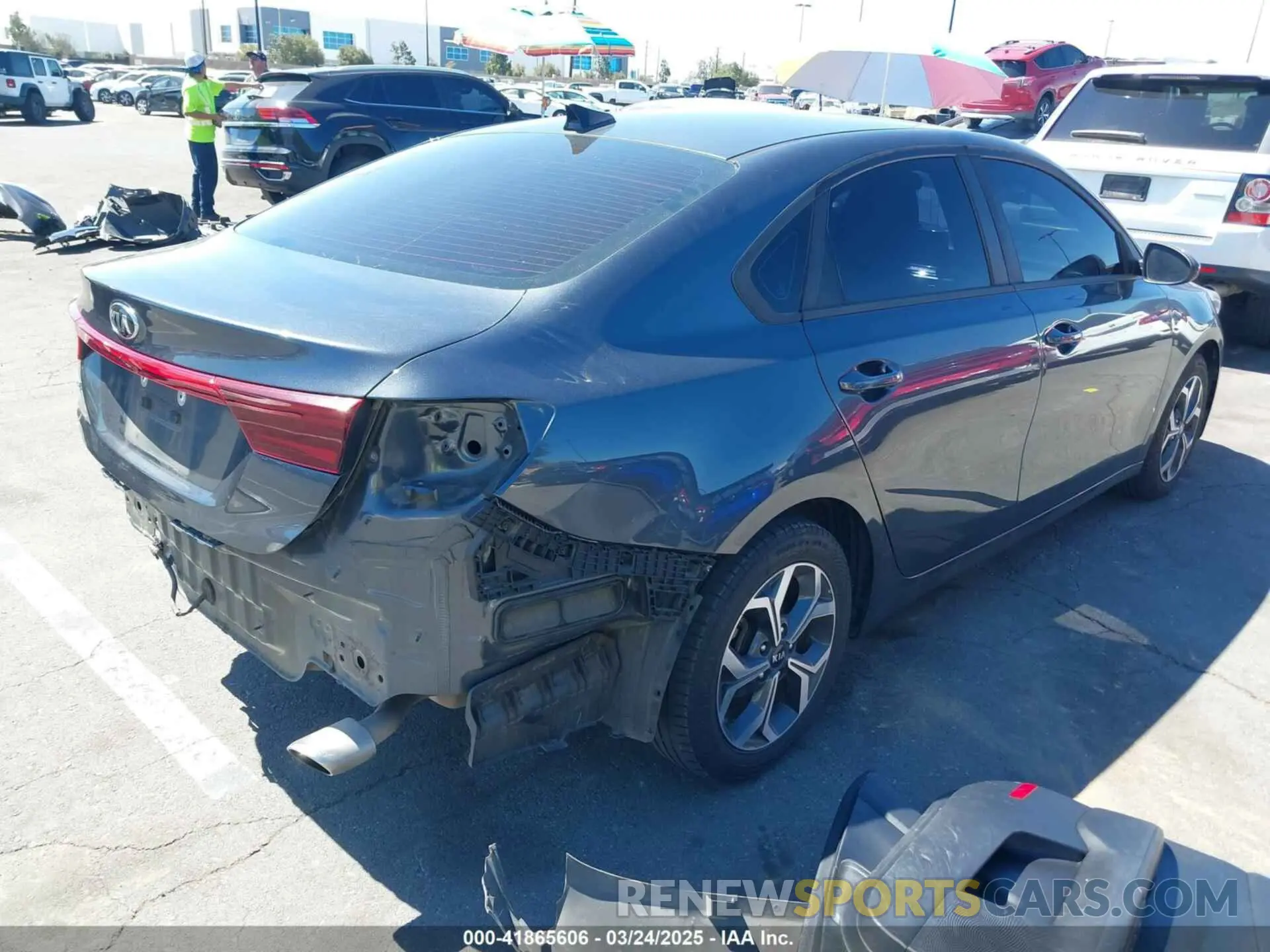 4 Photograph of a damaged car 3KPF24AD6KE036721 KIA FORTE 2019
