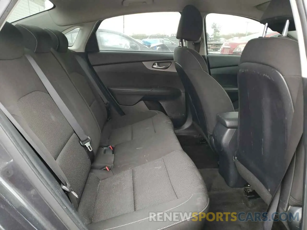 10 Фотография поврежденного автомобиля 3KPF24AD6KE099222 KIA FORTE 2019