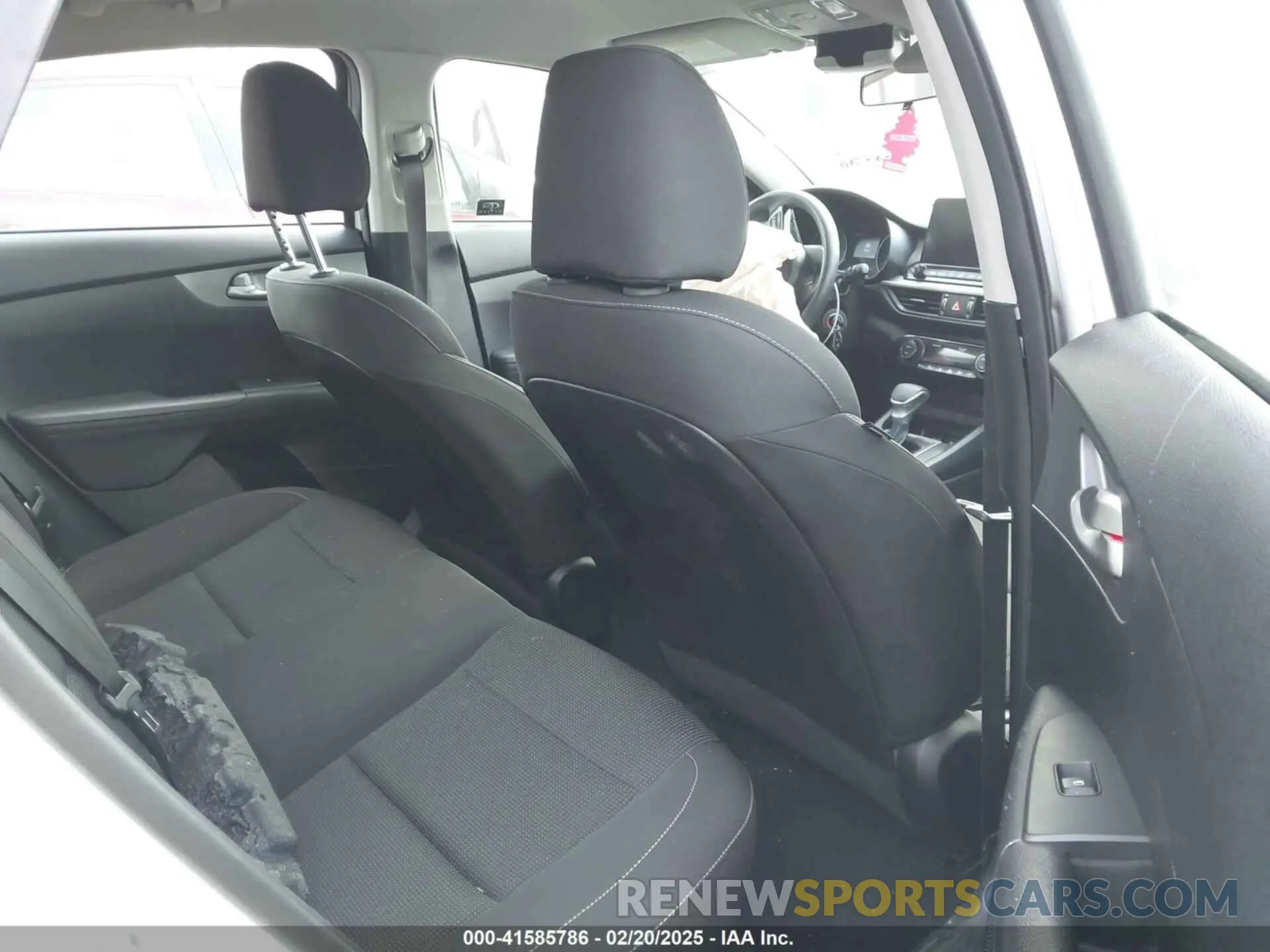 8 Фотография поврежденного автомобиля 3KPF24AD6KE108551 KIA FORTE 2019