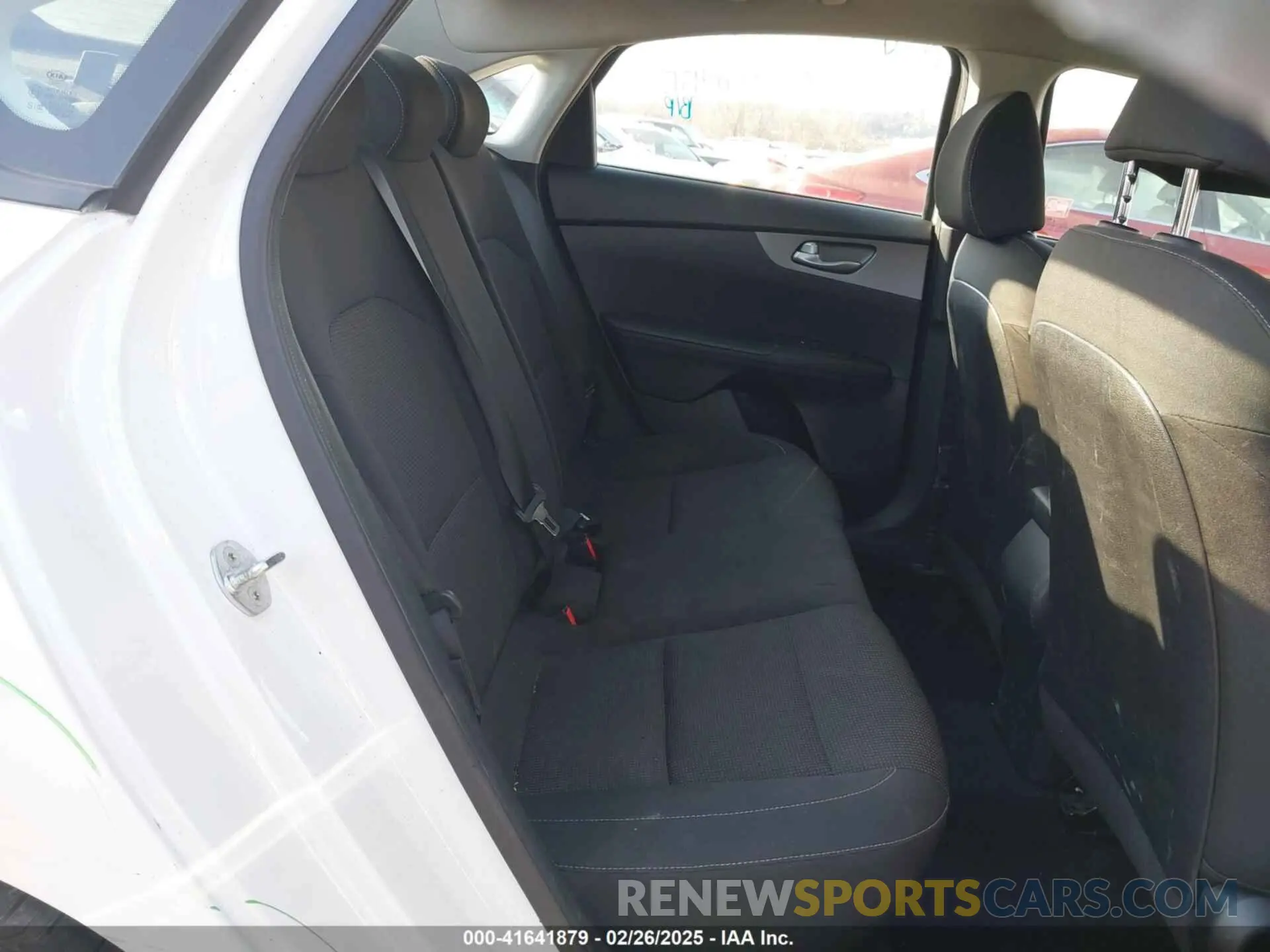 8 Фотография поврежденного автомобиля 3KPF24AD6KE111207 KIA FORTE 2019