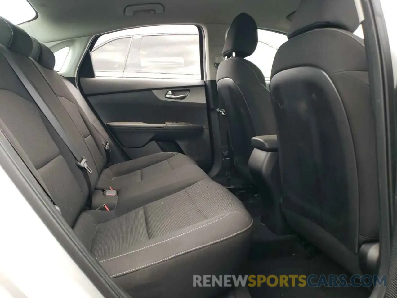 10 Photograph of a damaged car 3KPF24AD7KE103178 KIA FORTE 2019