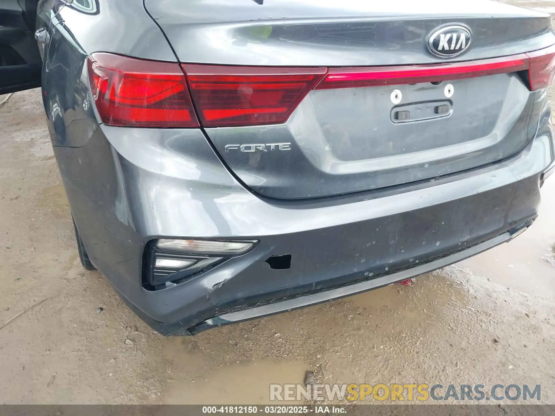 17 Photograph of a damaged car 3KPF24AD8KE009360 KIA FORTE 2019
