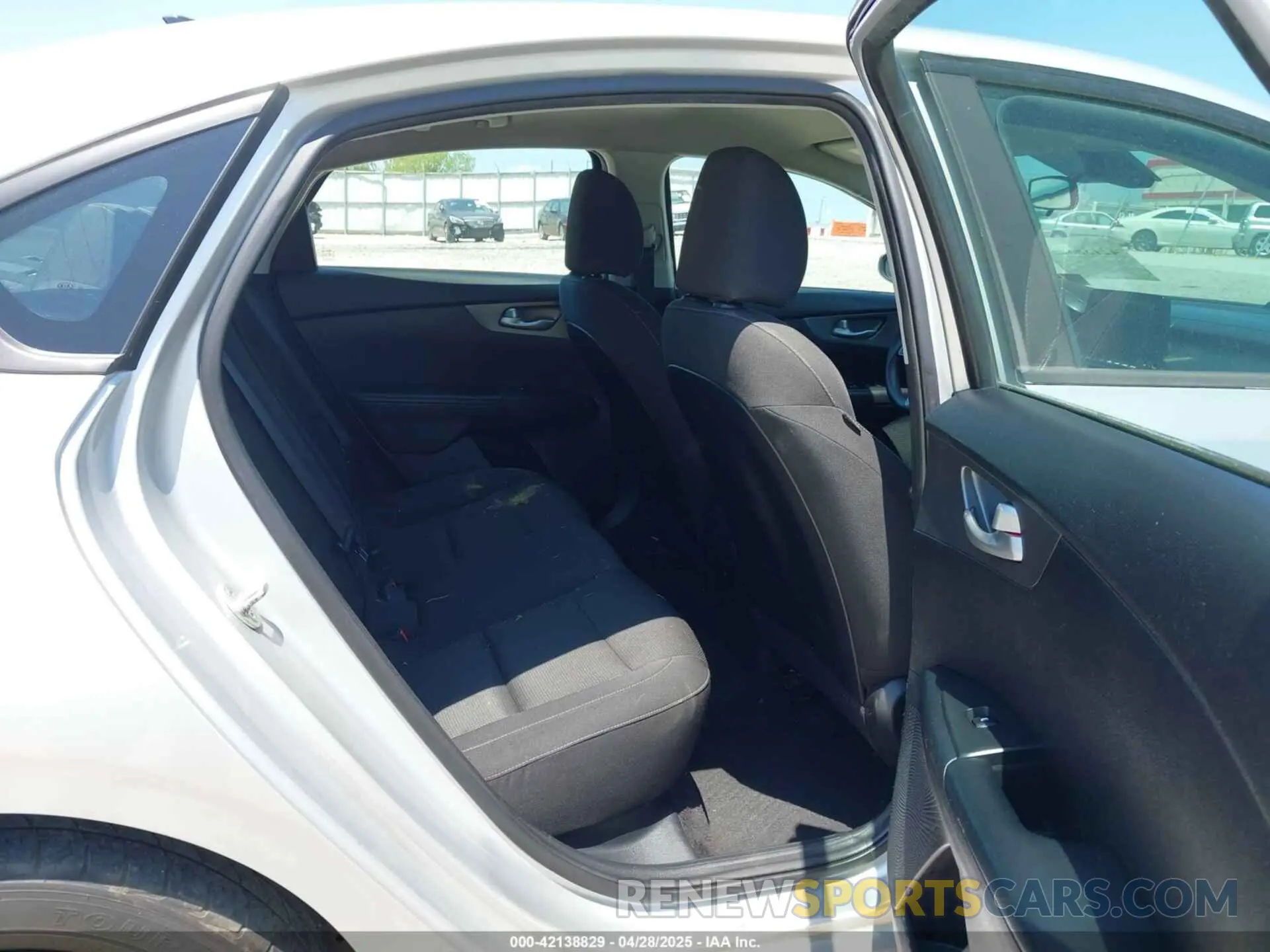 8 Photograph of a damaged car 3KPF24AD8KE024487 KIA FORTE 2019