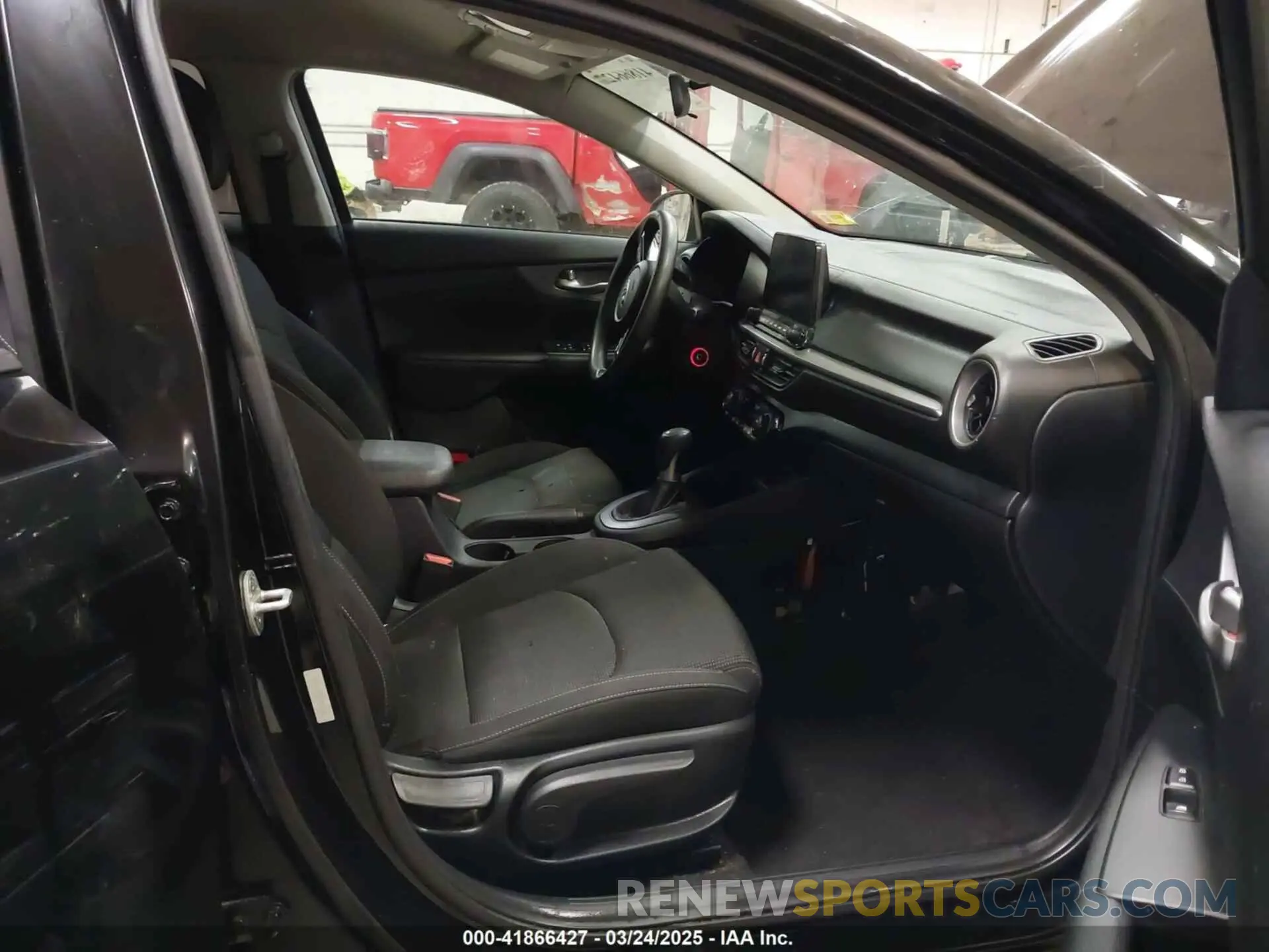 5 Photograph of a damaged car 3KPF24AD8KE051981 KIA FORTE 2019