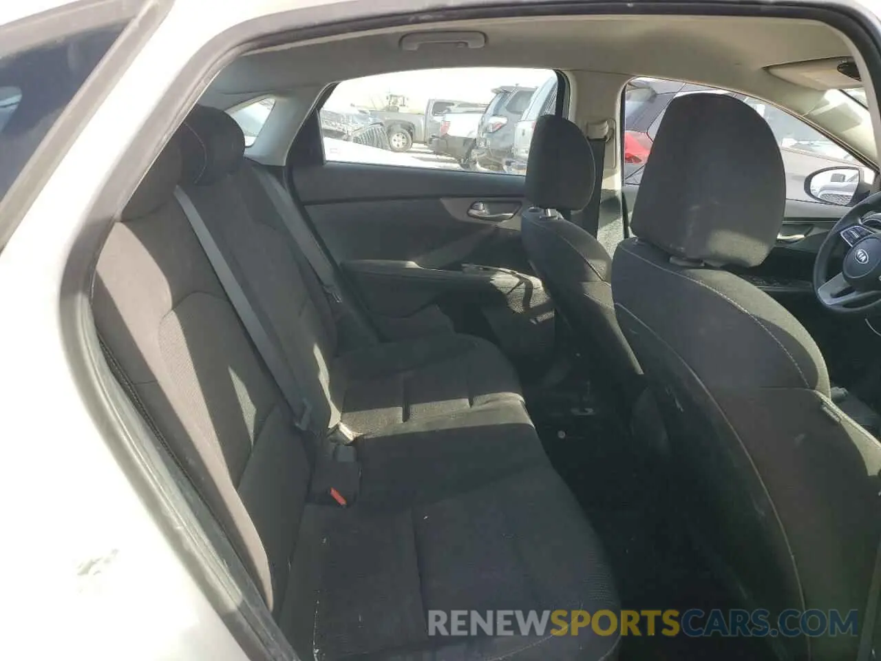 10 Фотография поврежденного автомобиля 3KPF24AD8KE076038 KIA FORTE 2019