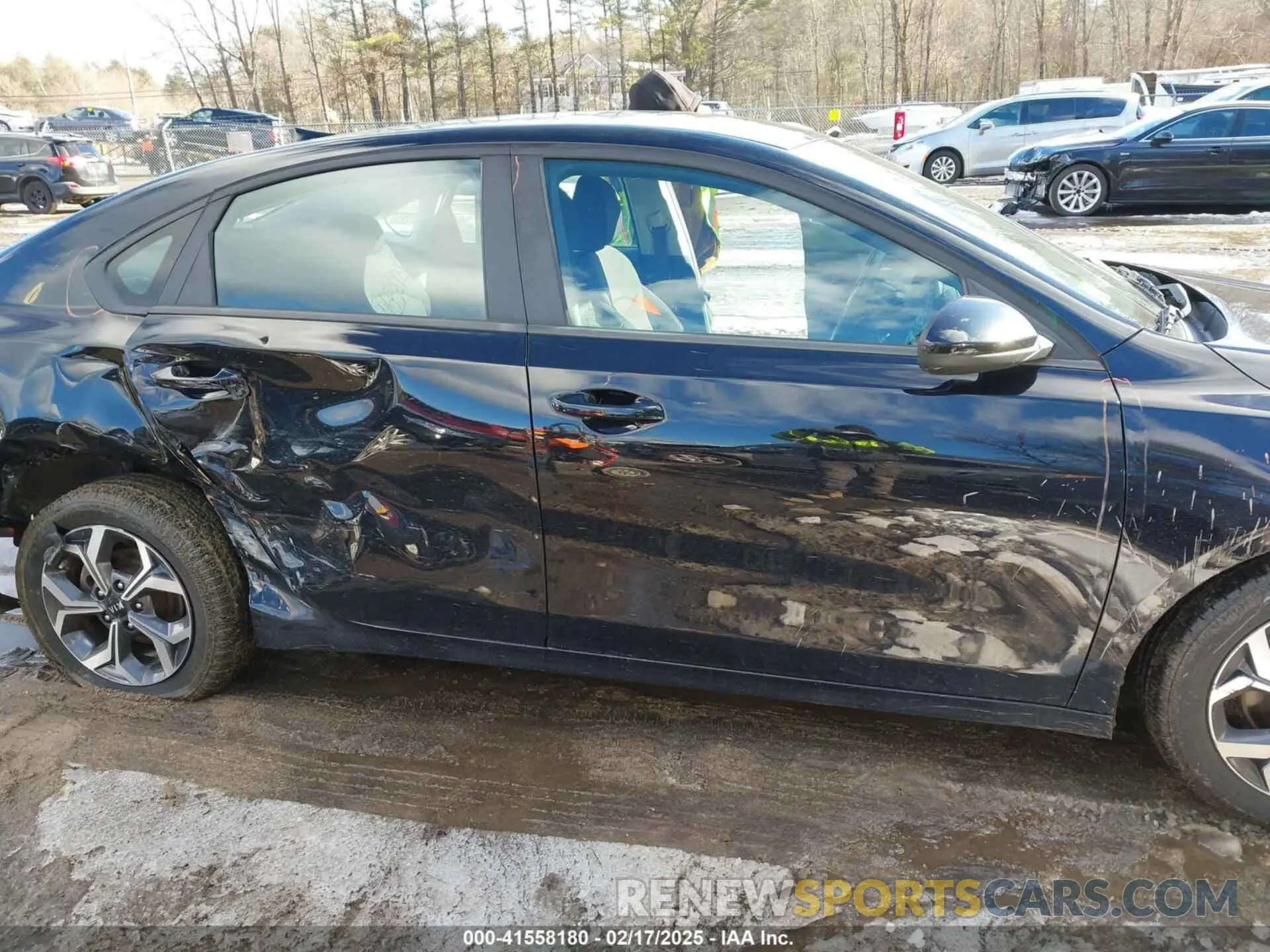 14 Photograph of a damaged car 3KPF24AD8KE102623 KIA FORTE 2019