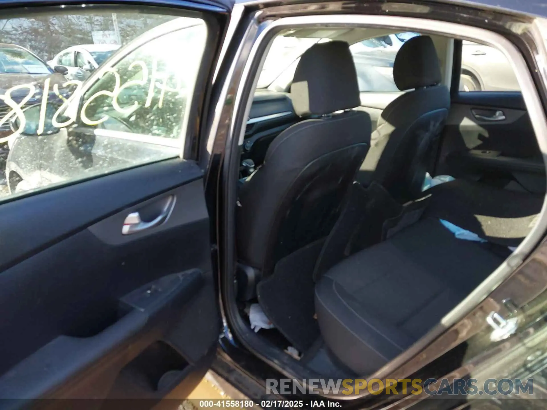 8 Photograph of a damaged car 3KPF24AD8KE102623 KIA FORTE 2019