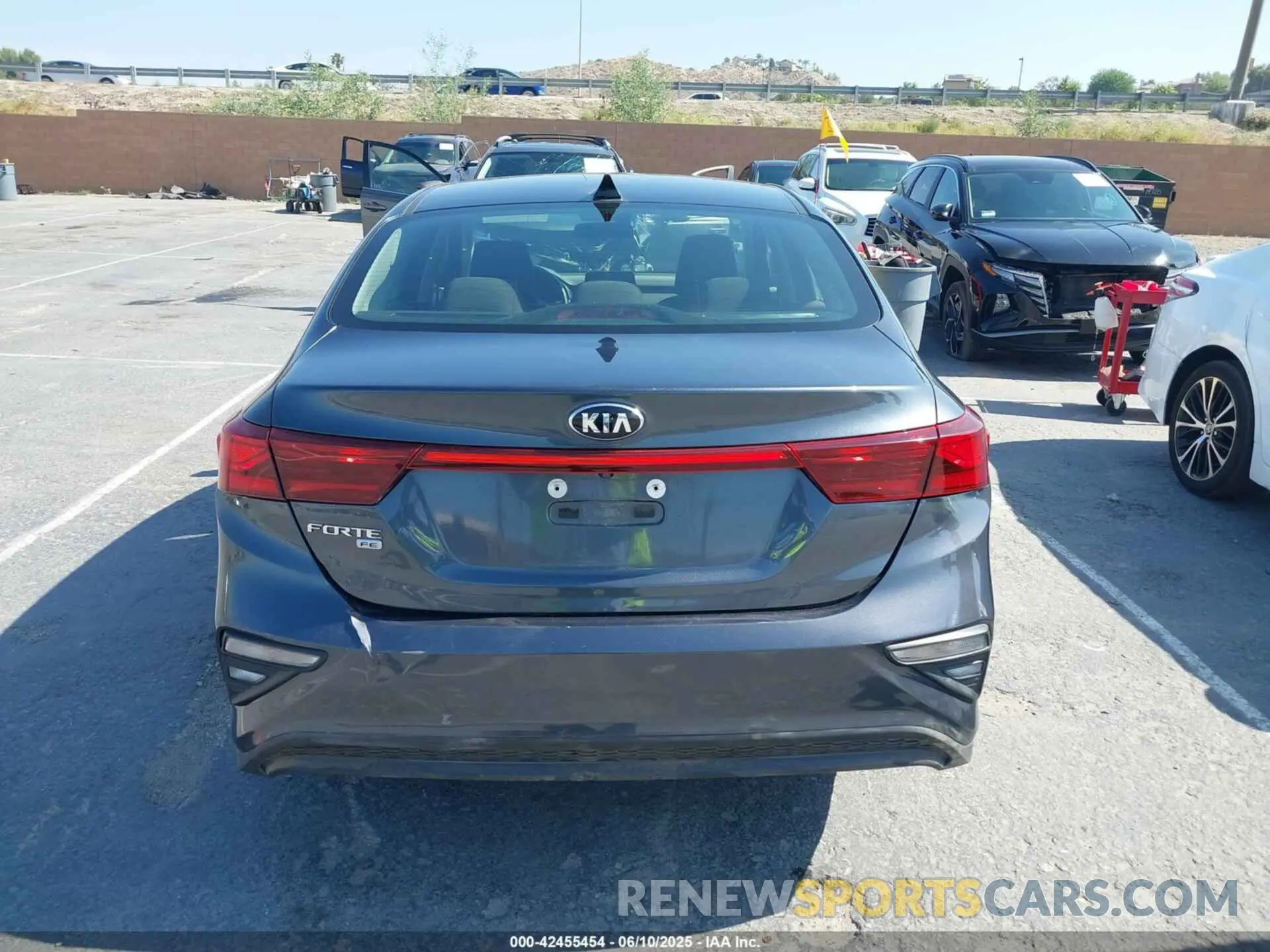 16 Photograph of a damaged car 3KPF24AD8KE104761 KIA FORTE 2019