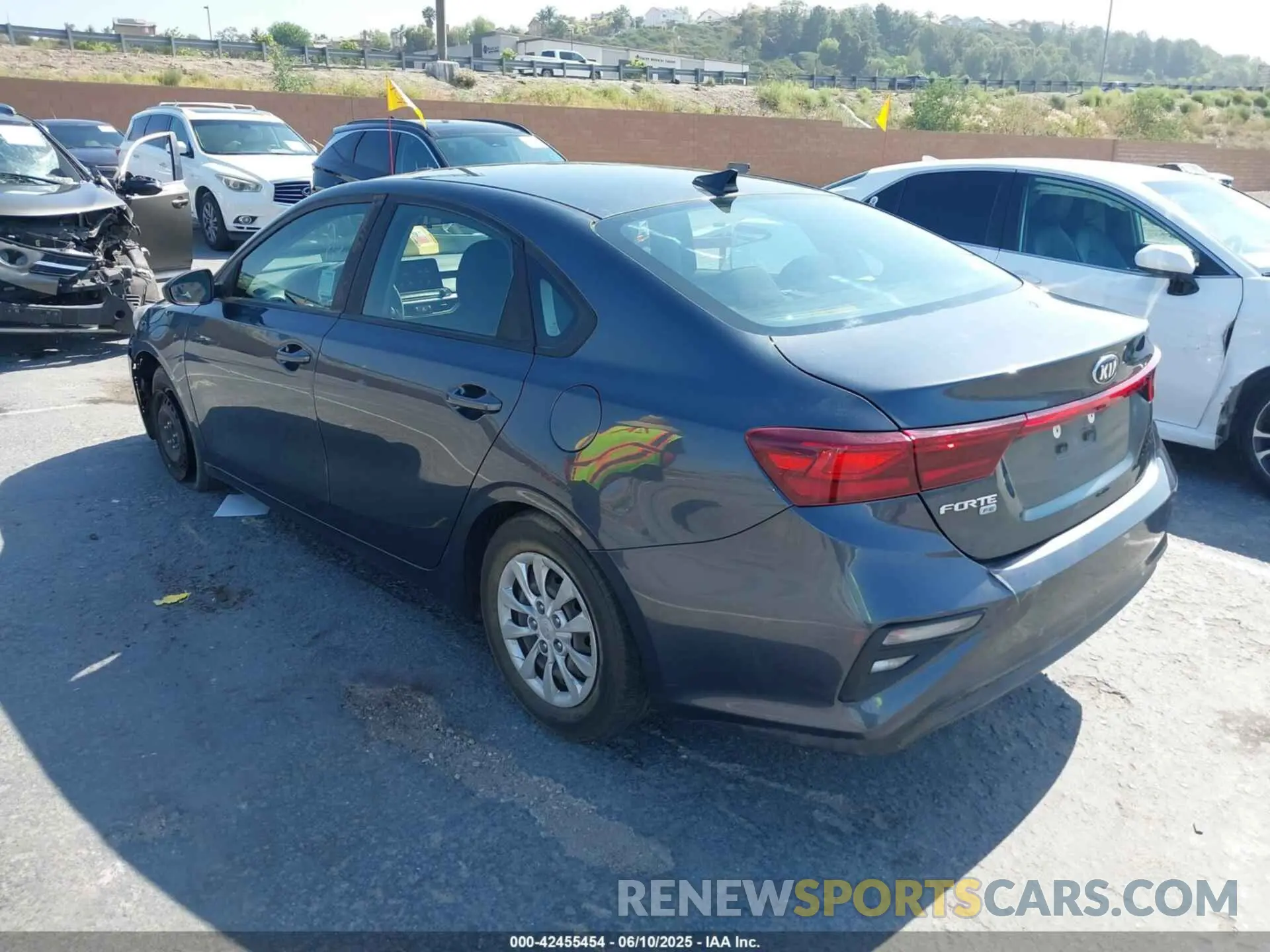 3 Photograph of a damaged car 3KPF24AD8KE104761 KIA FORTE 2019