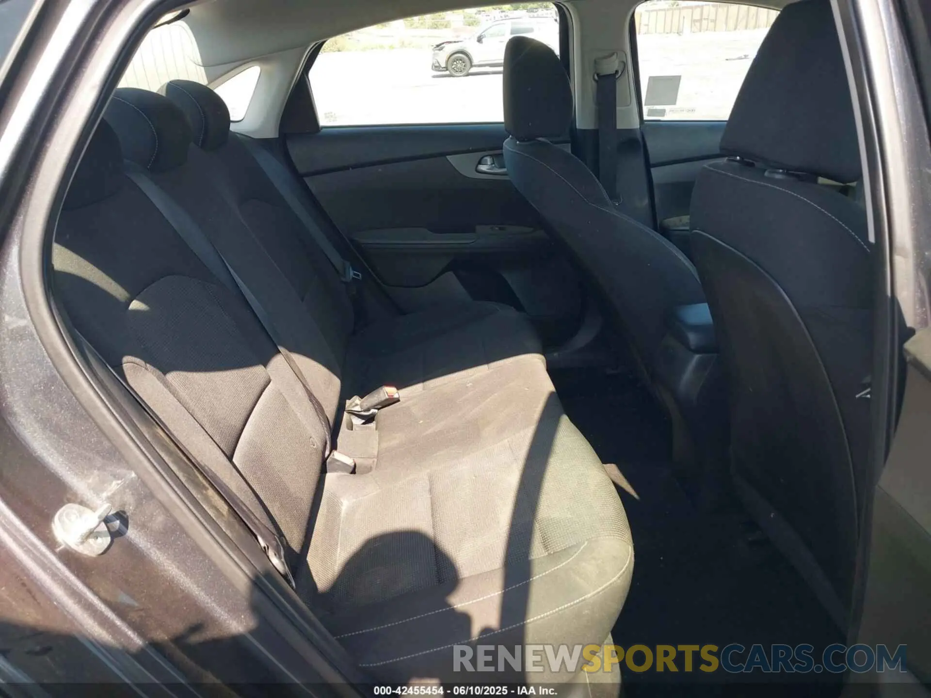8 Photograph of a damaged car 3KPF24AD8KE104761 KIA FORTE 2019