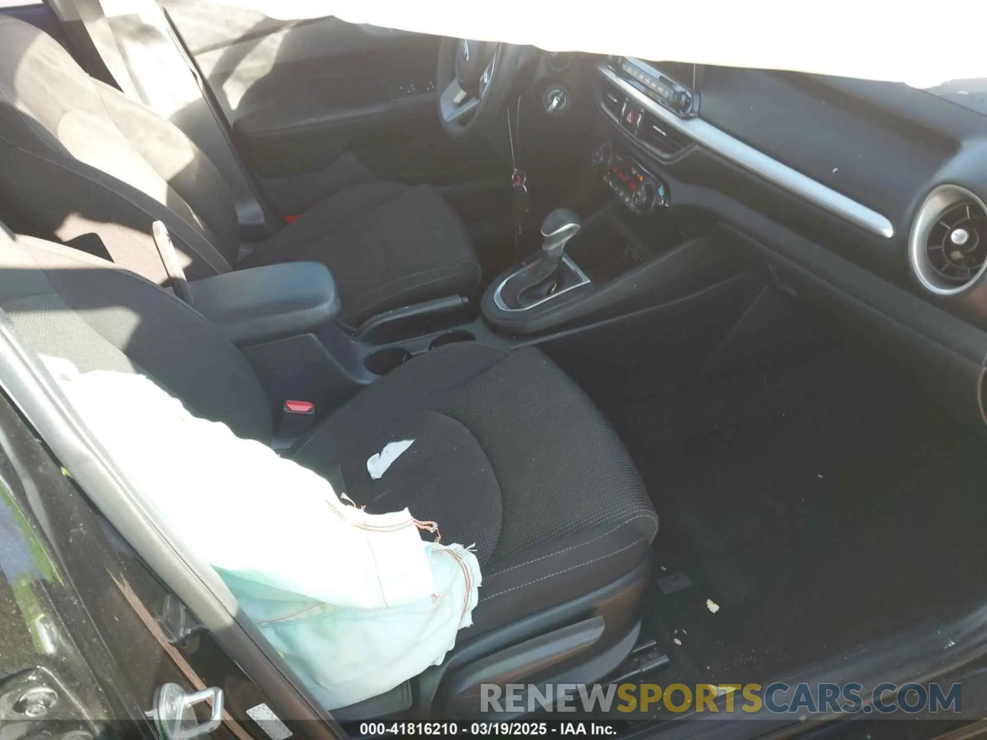 5 Photograph of a damaged car 3KPF24AD8KE133273 KIA FORTE 2019