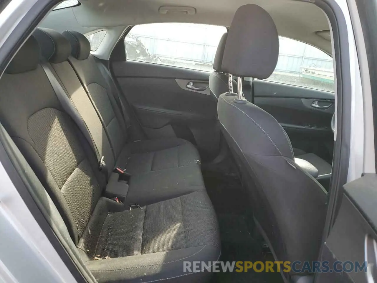 10 Photograph of a damaged car 3KPF24AD9KE008203 KIA FORTE 2019