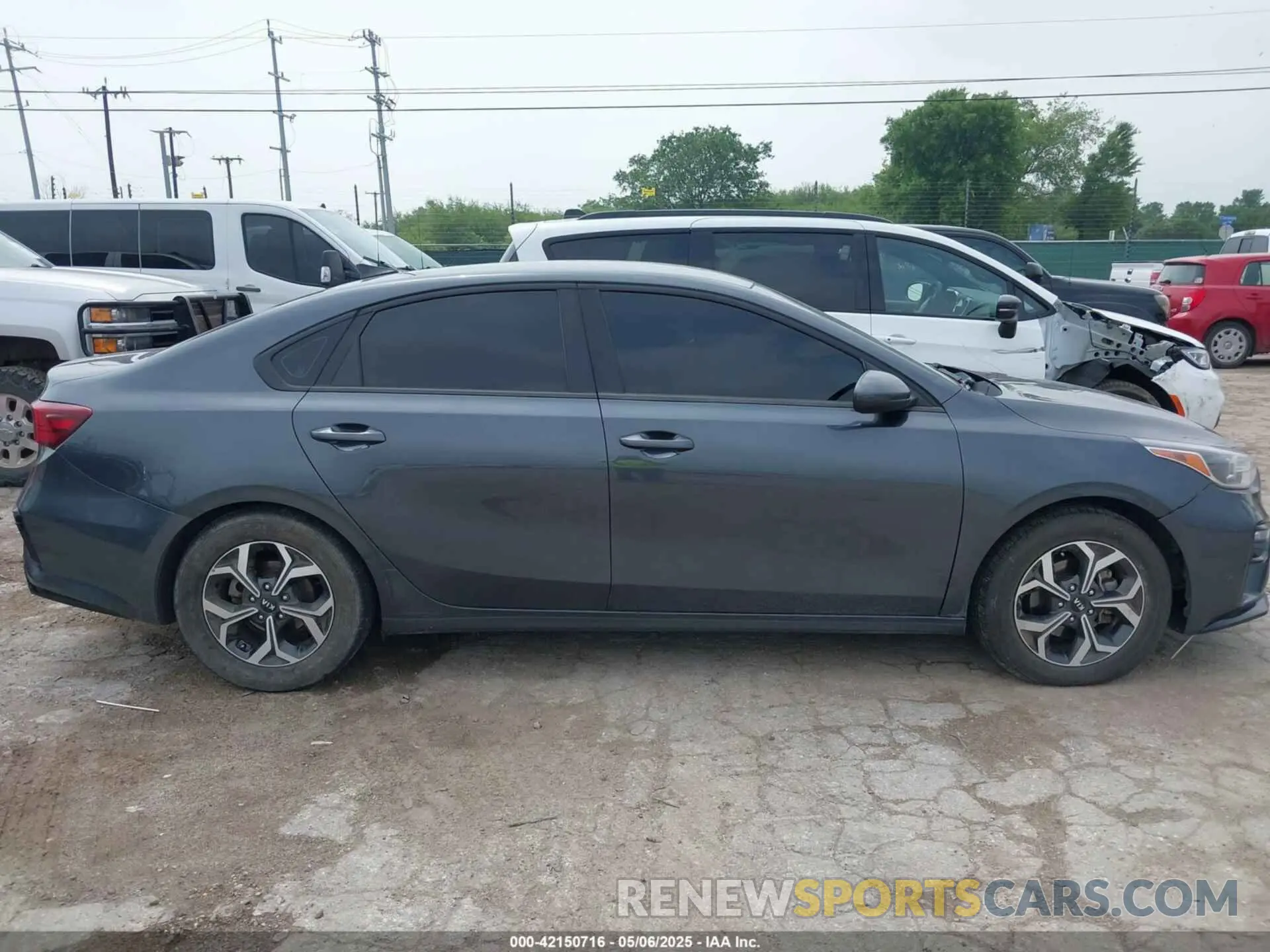 13 Photograph of a damaged car 3KPF24AD9KE036213 KIA FORTE 2019