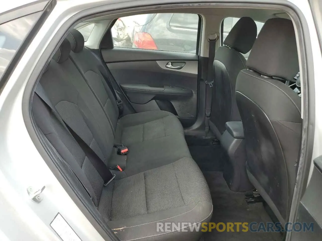 10 Фотография поврежденного автомобиля 3KPF24AD9KE083760 KIA FORTE 2019