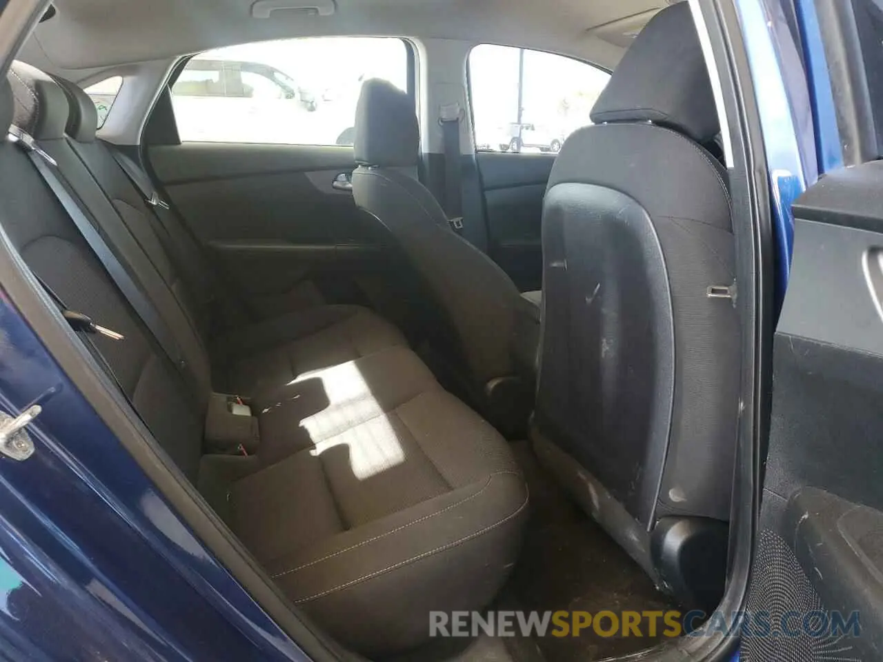 10 Фотография поврежденного автомобиля 3KPF24AD9KE113730 KIA FORTE 2019