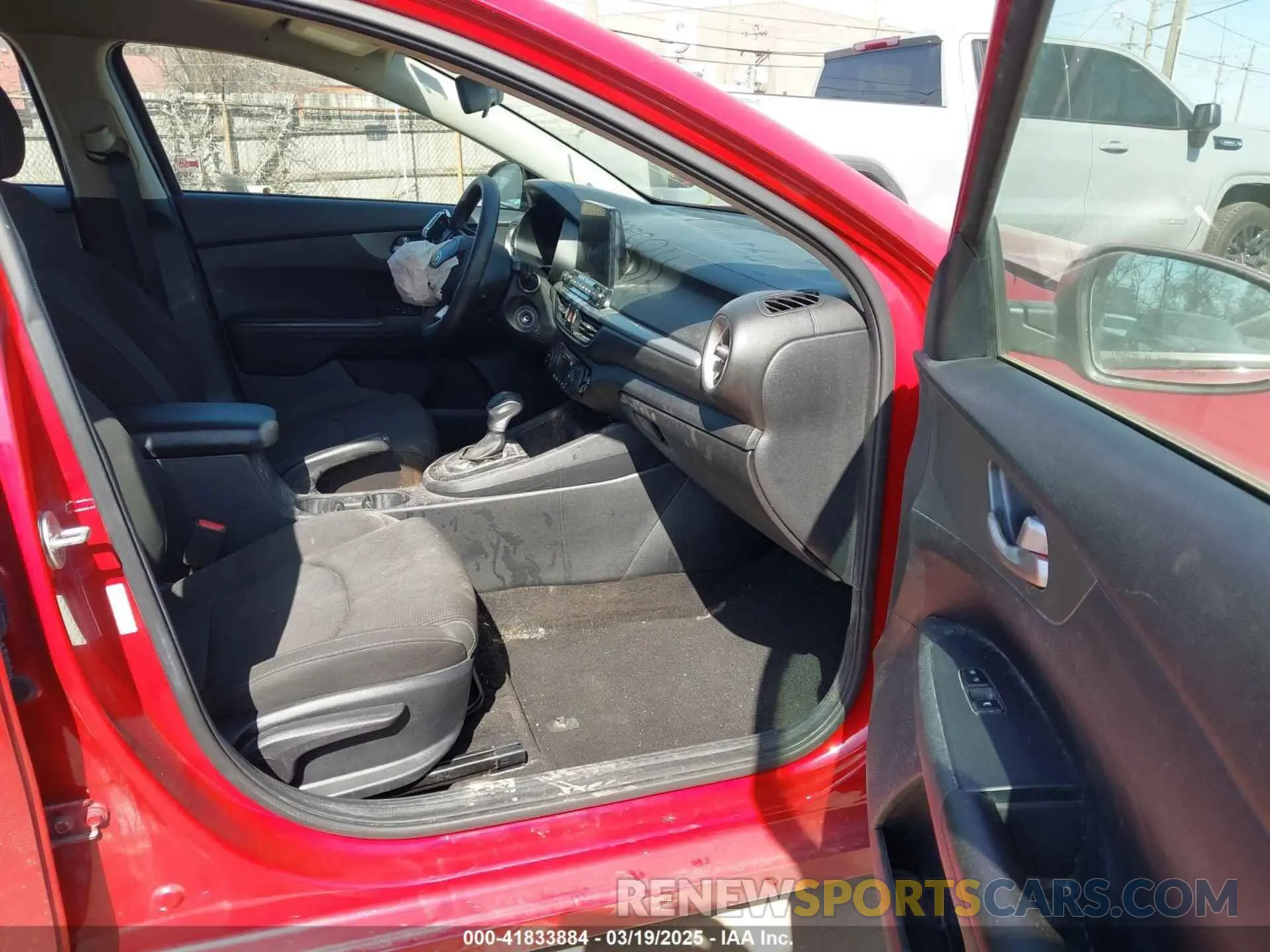 5 Фотография поврежденного автомобиля 3KPF24AD9KE126087 KIA FORTE 2019