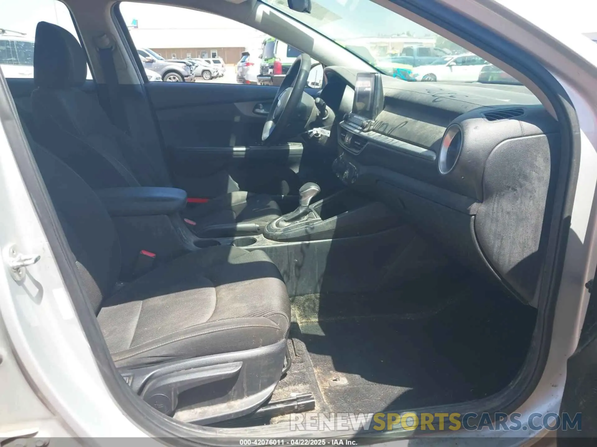 5 Photograph of a damaged car 3KPF24ADXKE075750 KIA FORTE 2019