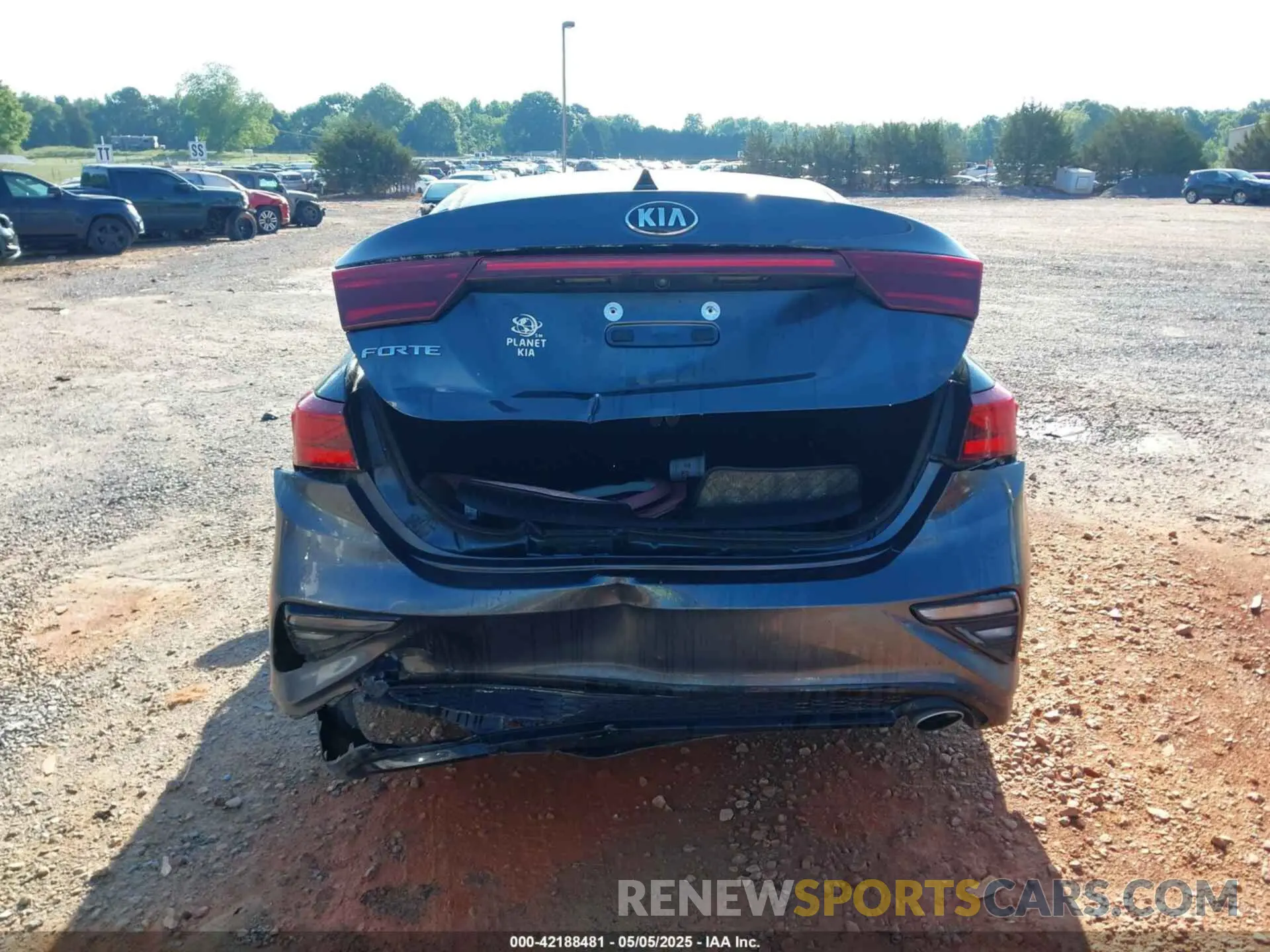 16 Photograph of a damaged car 3KPF24ADXKE139561 KIA FORTE 2019