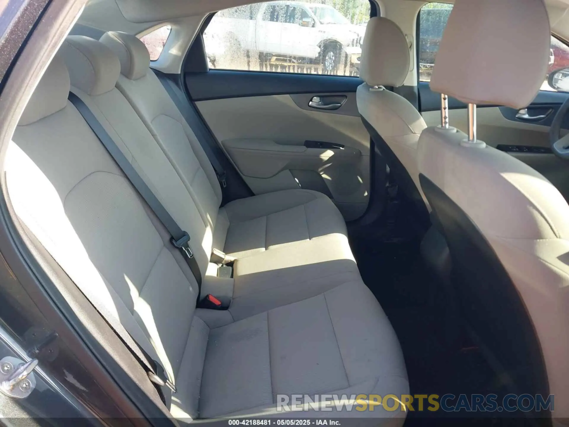 8 Photograph of a damaged car 3KPF24ADXKE139561 KIA FORTE 2019
