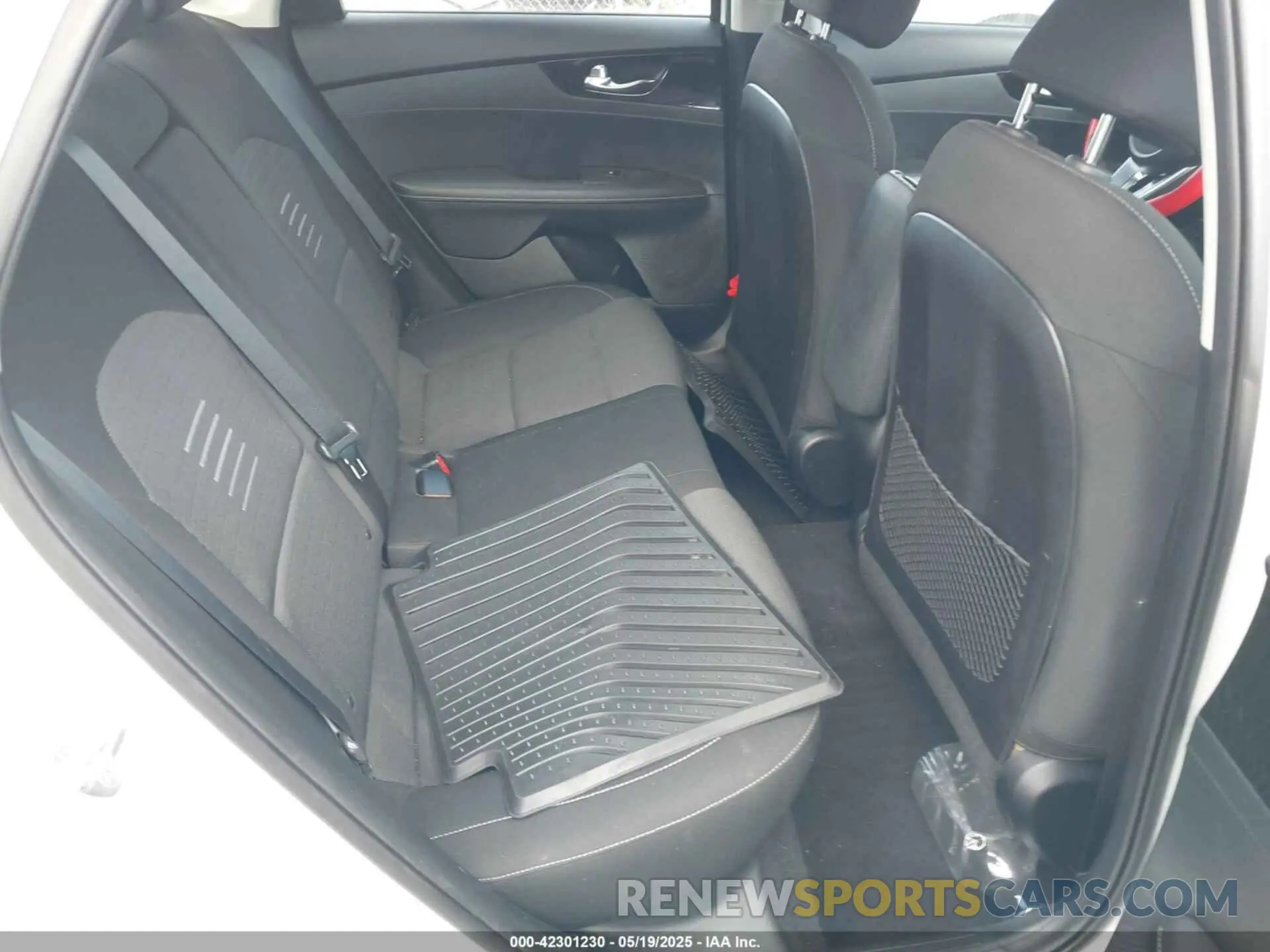 8 Фотография поврежденного автомобиля 3KPF34AD0KE027350 KIA FORTE 2019