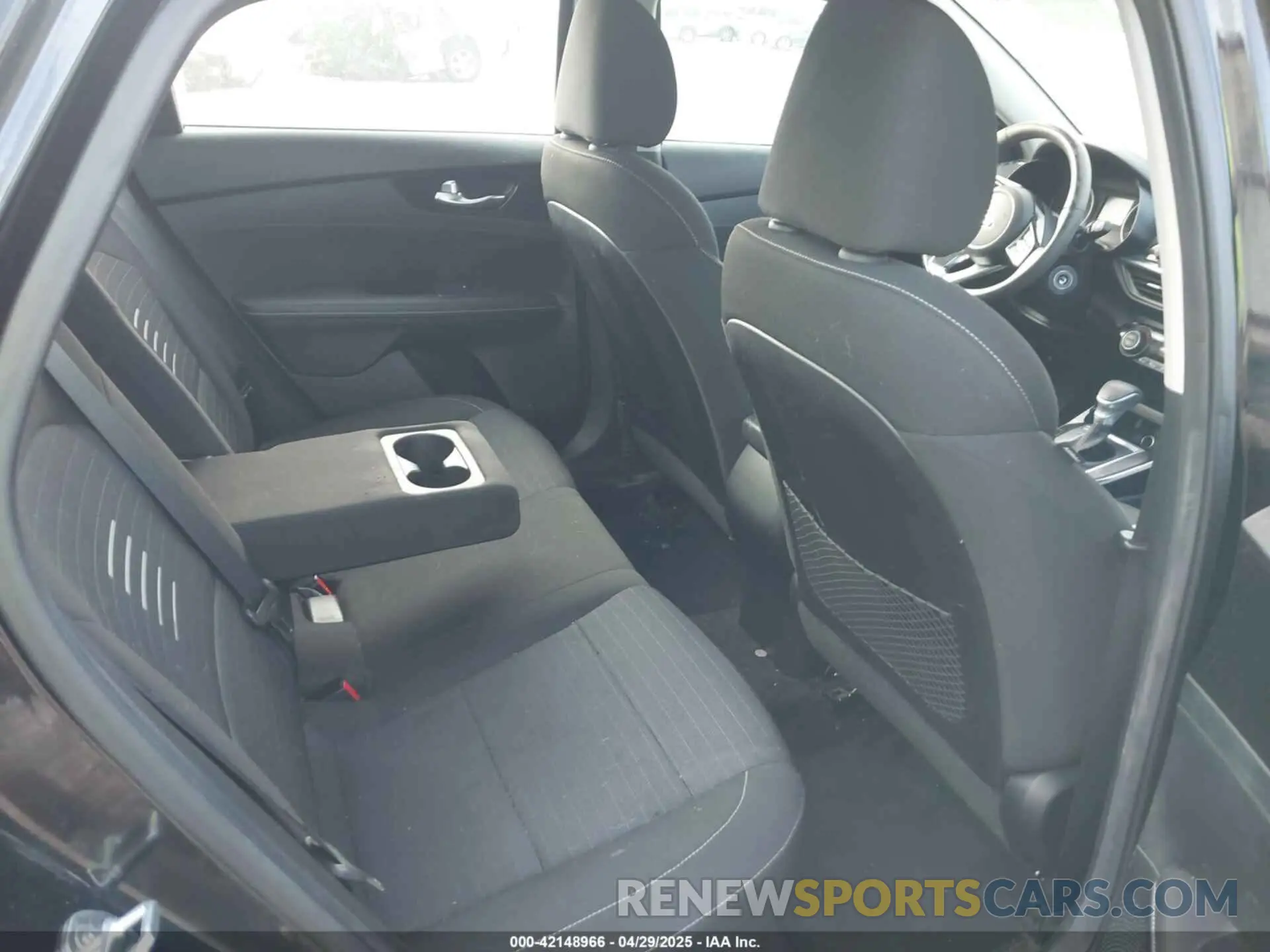 8 Фотография поврежденного автомобиля 3KPF34AD0KE110678 KIA FORTE 2019