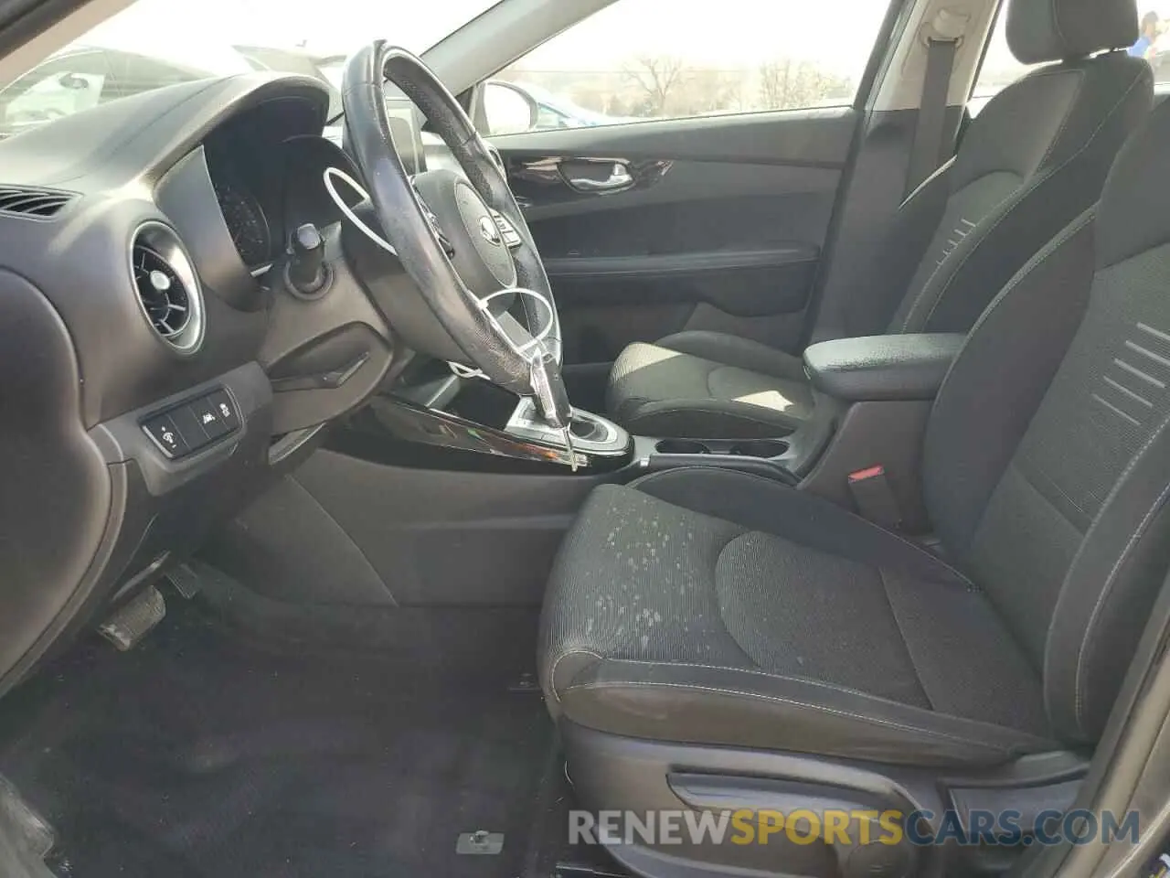 7 Фотография поврежденного автомобиля 3KPF34AD1KE120586 KIA FORTE 2019