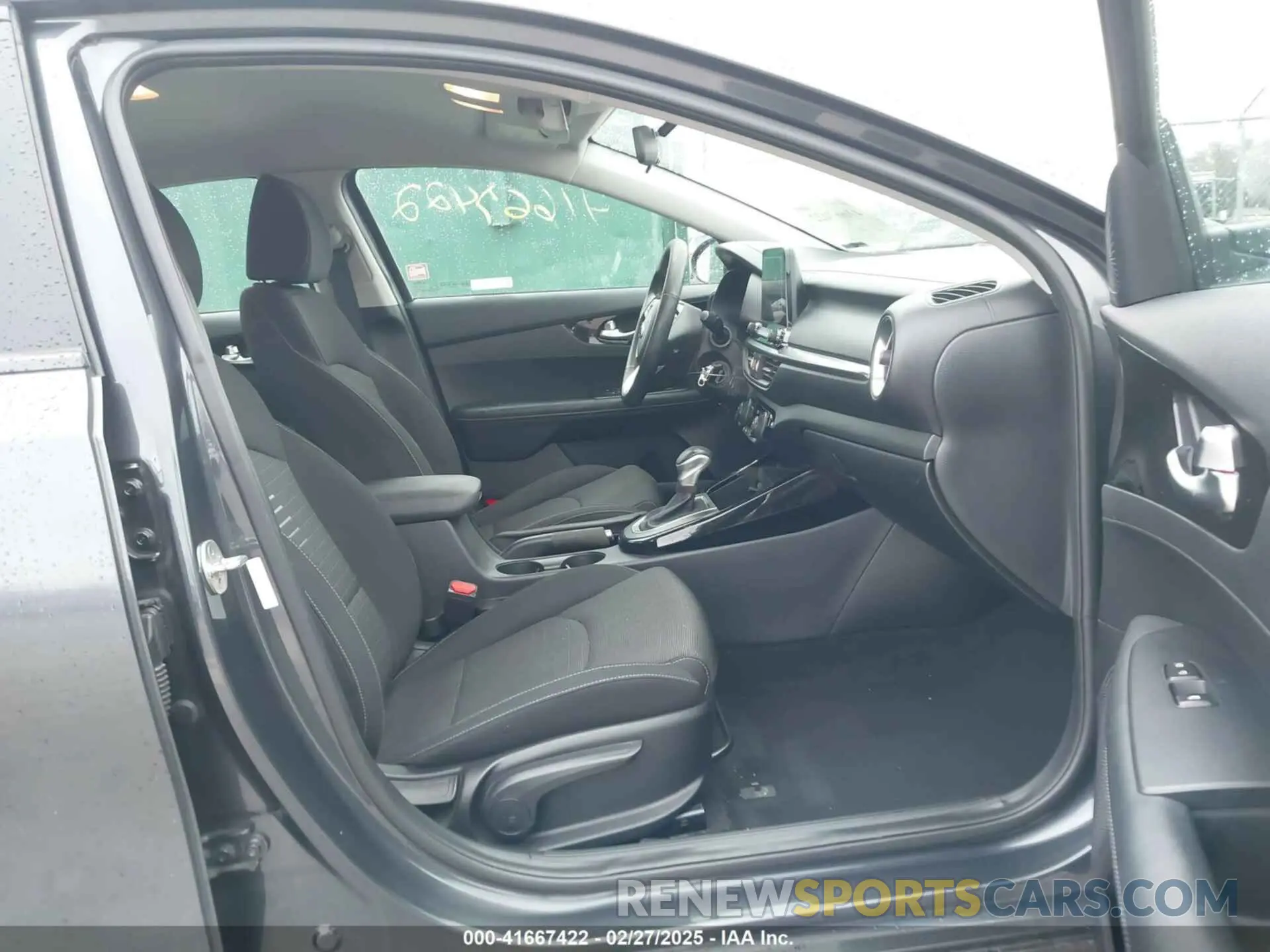5 Photograph of a damaged car 3KPF34AD2KE015894 KIA FORTE 2019