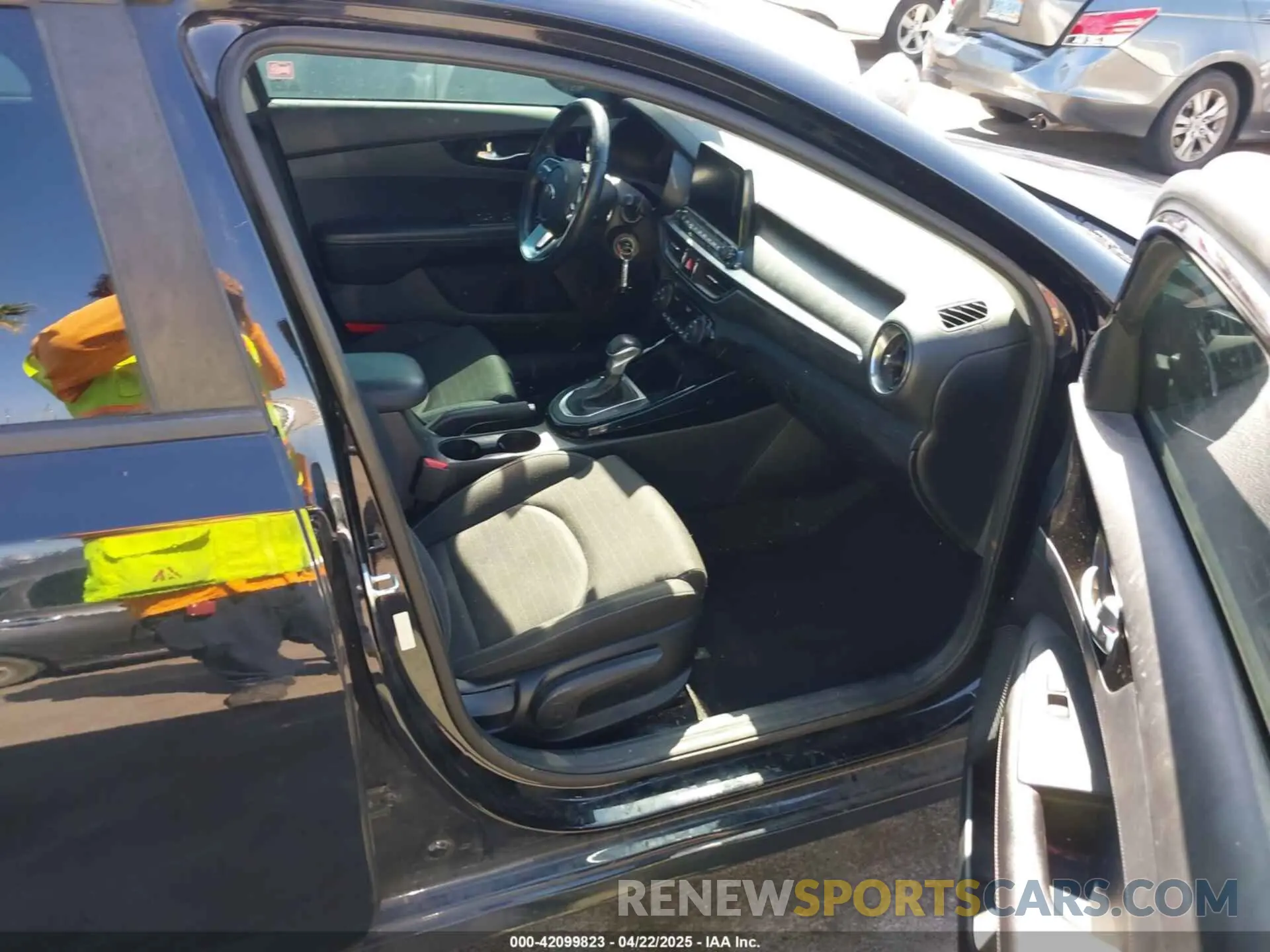 5 Photograph of a damaged car 3KPF34AD2KE047339 KIA FORTE 2019