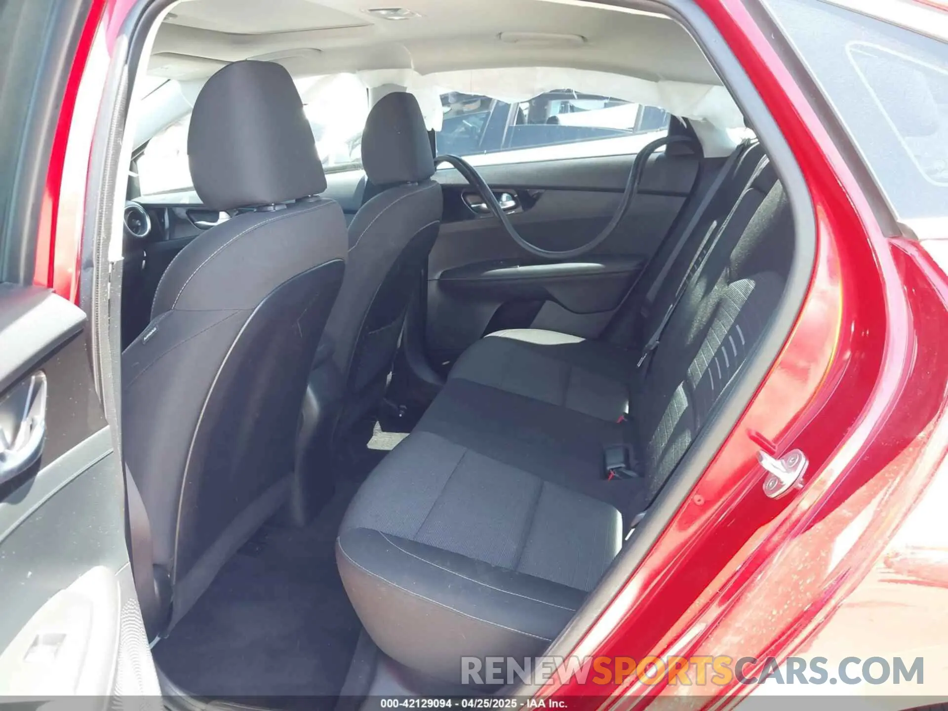 8 Фотография поврежденного автомобиля 3KPF34AD3KE006864 KIA FORTE 2019